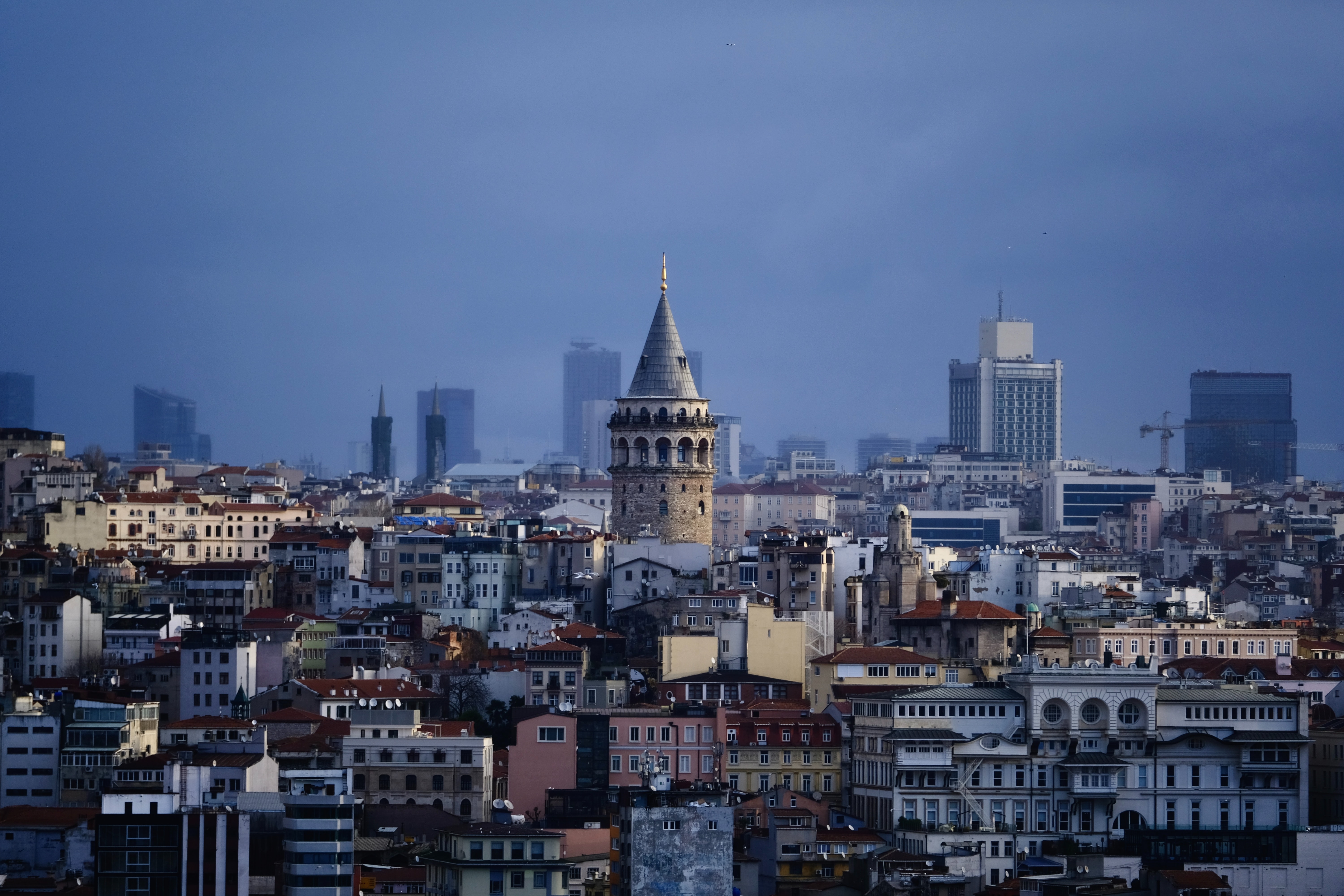 Скачать картинку Здания, Вид Сверху, Сумерки, Башня, Город, Города в телефон бесплатно.