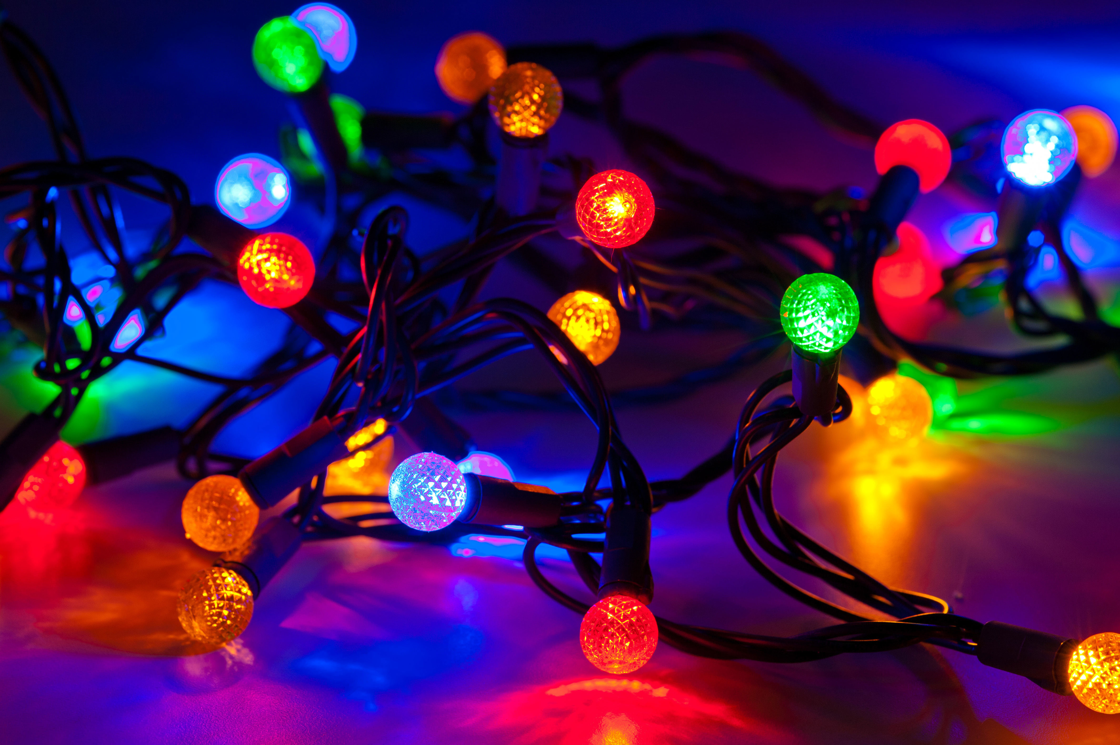 Téléchargez des papiers peints mobile Noël, Lumière, Vacances, Coloré, Lumières De Noël gratuitement.