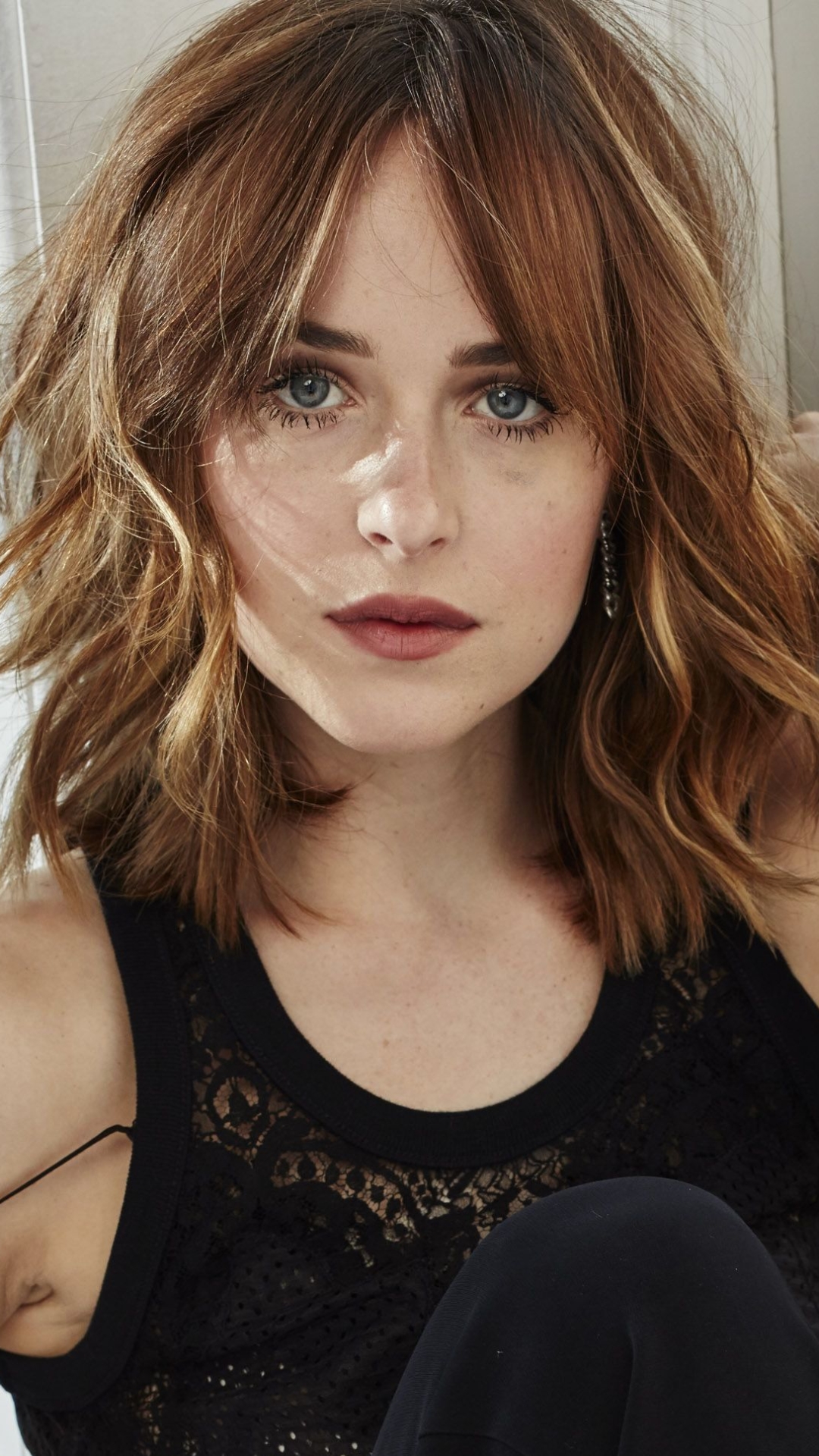 Download mobile wallpaper Celebrity, Actress, Dakota Johnson for free.