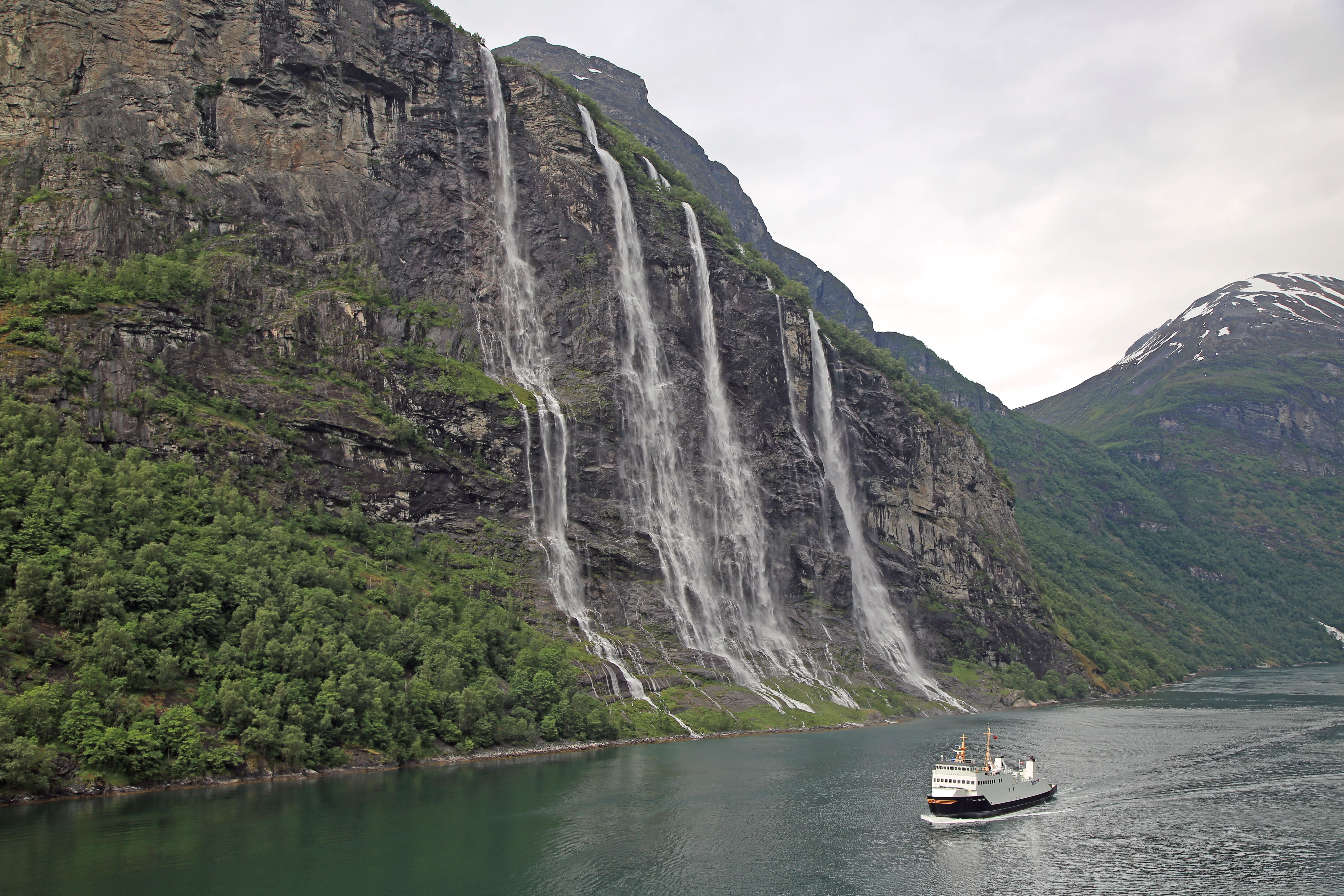 Die besten Sieben Schwestern Wasserfall Norwegen-Hintergründe für den Telefonbildschirm