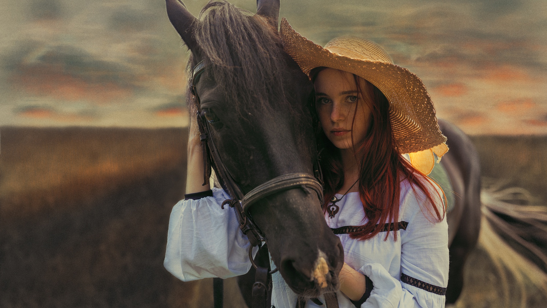 Handy-Wallpaper Hut, Modell, Frauen, Hauspferd, Rote Haare, Tiefenschärfe kostenlos herunterladen.