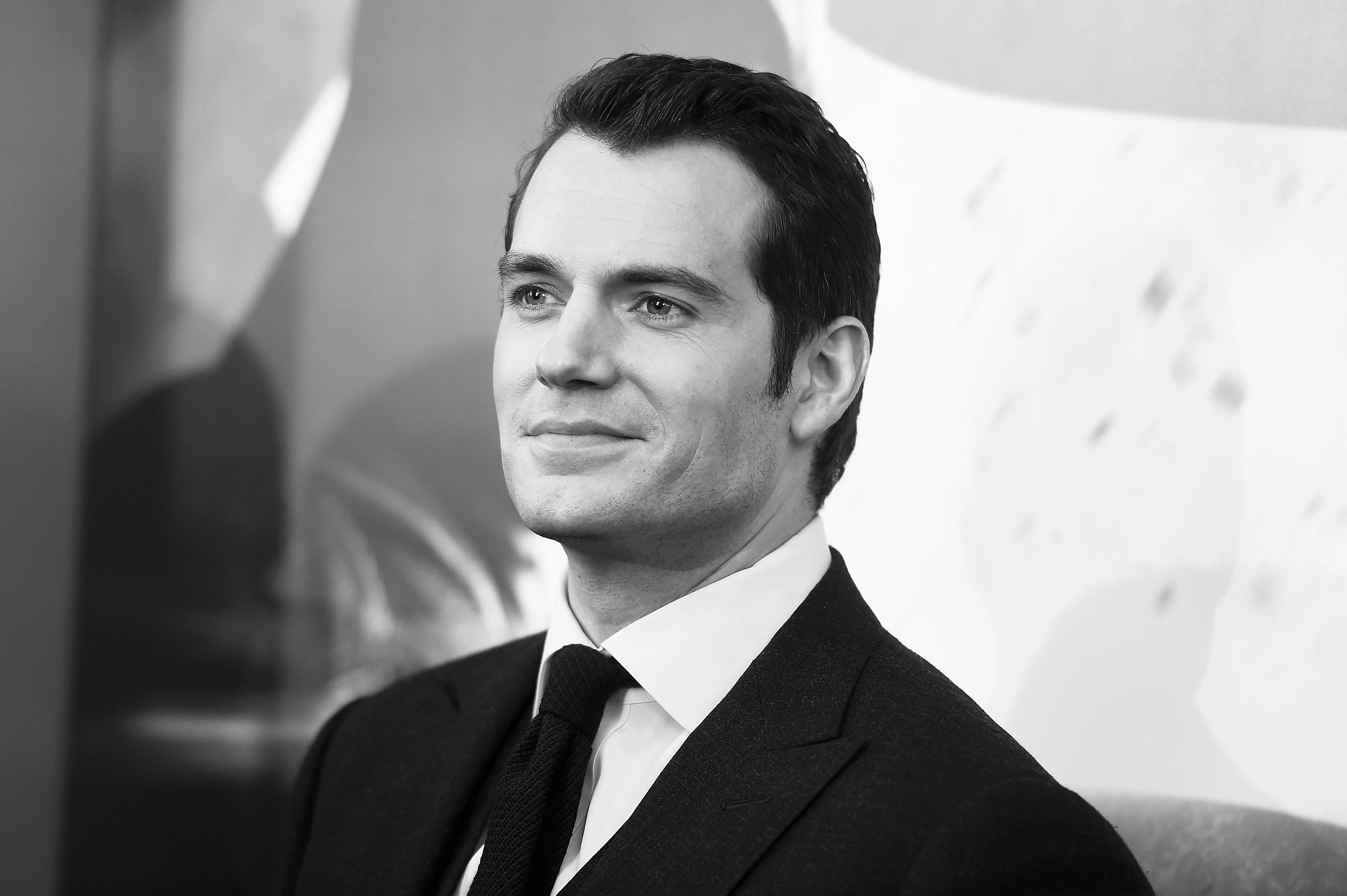Free download wallpaper British, Celebrity, Black & White, Actor, Henry Cavill on your PC desktop