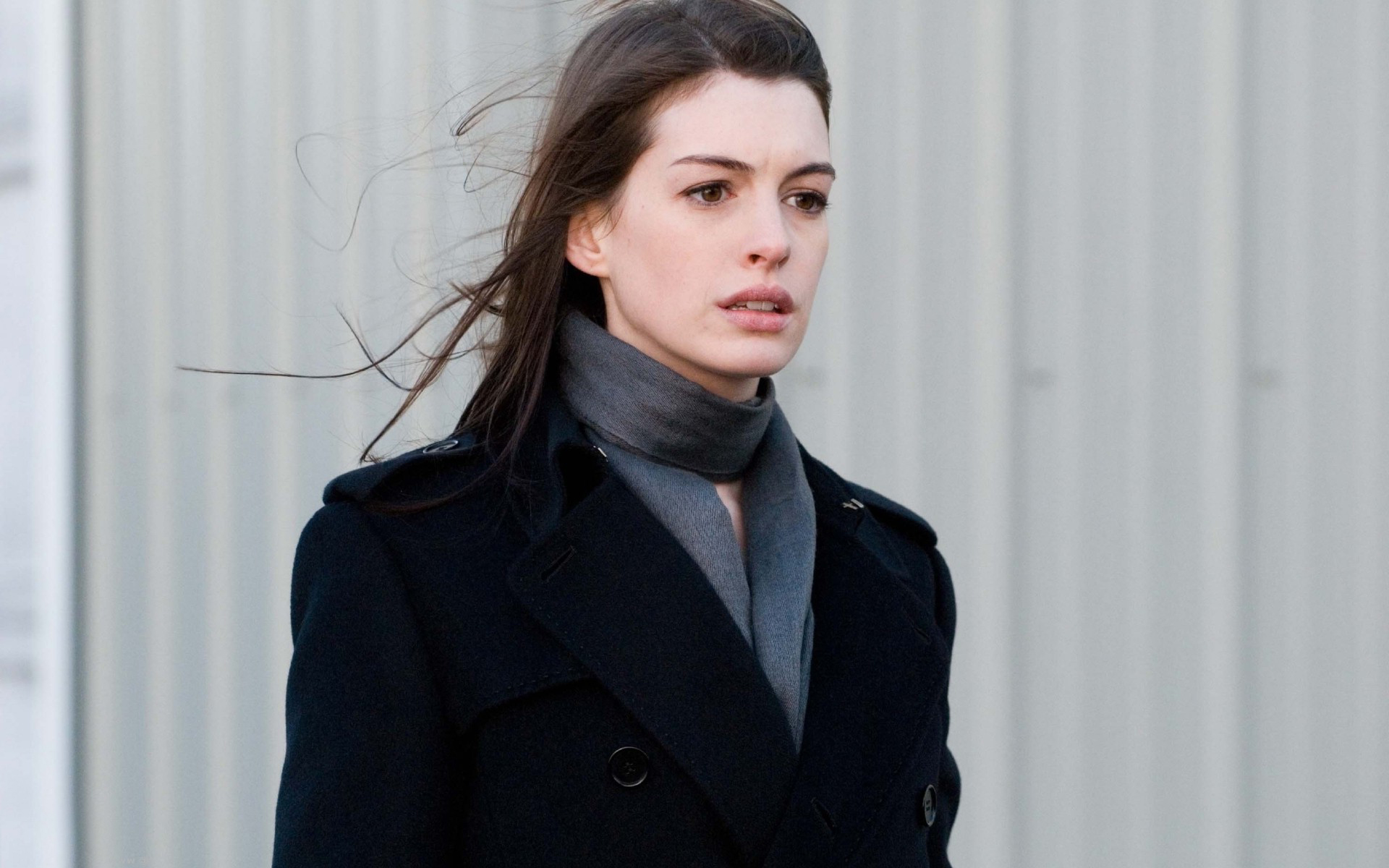 Download mobile wallpaper Anne Hathaway, Coat, Scarf, Celebrity for free.