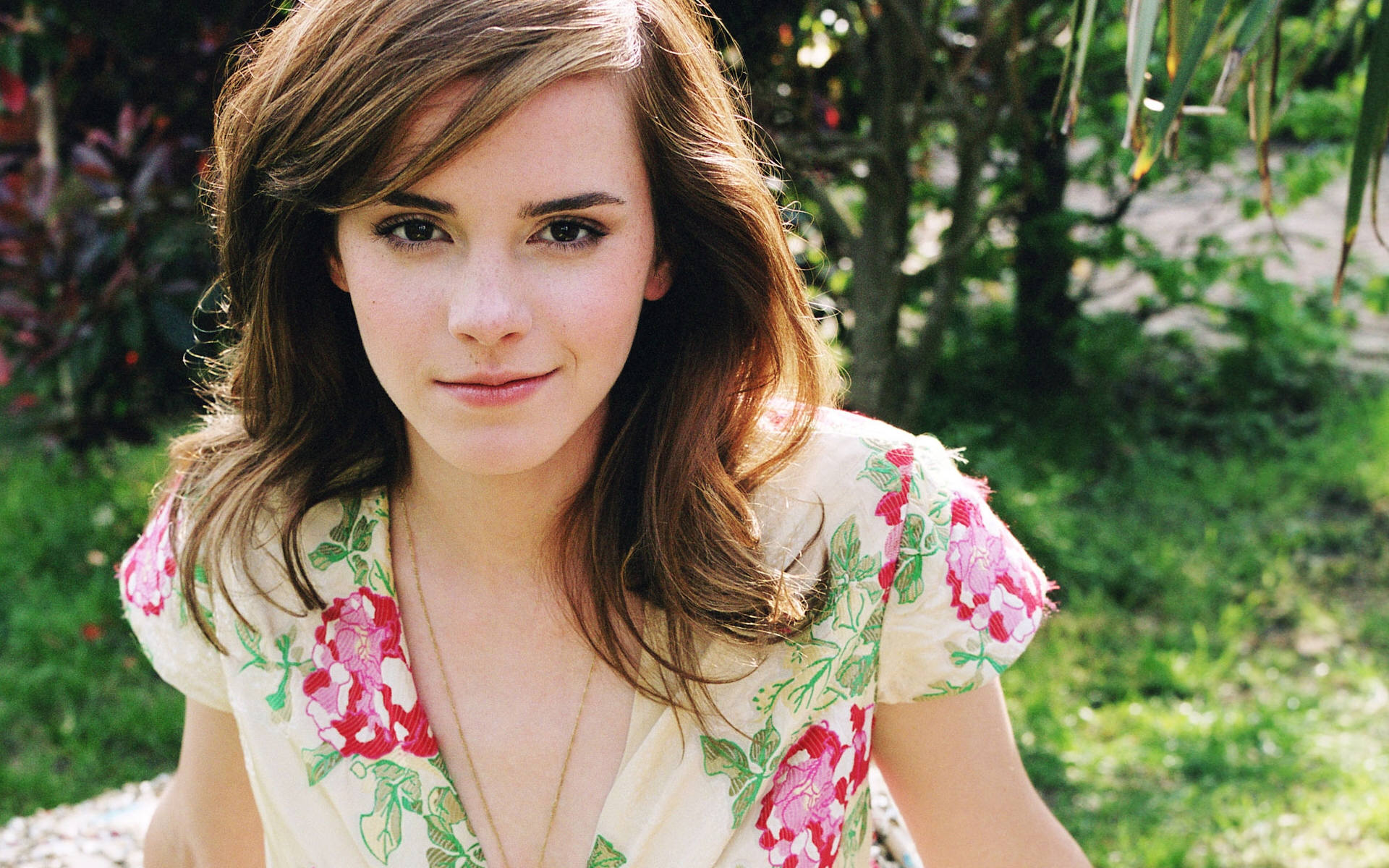 Download mobile wallpaper Emma Watson, Smile, Face, Celebrity, Actress for free.