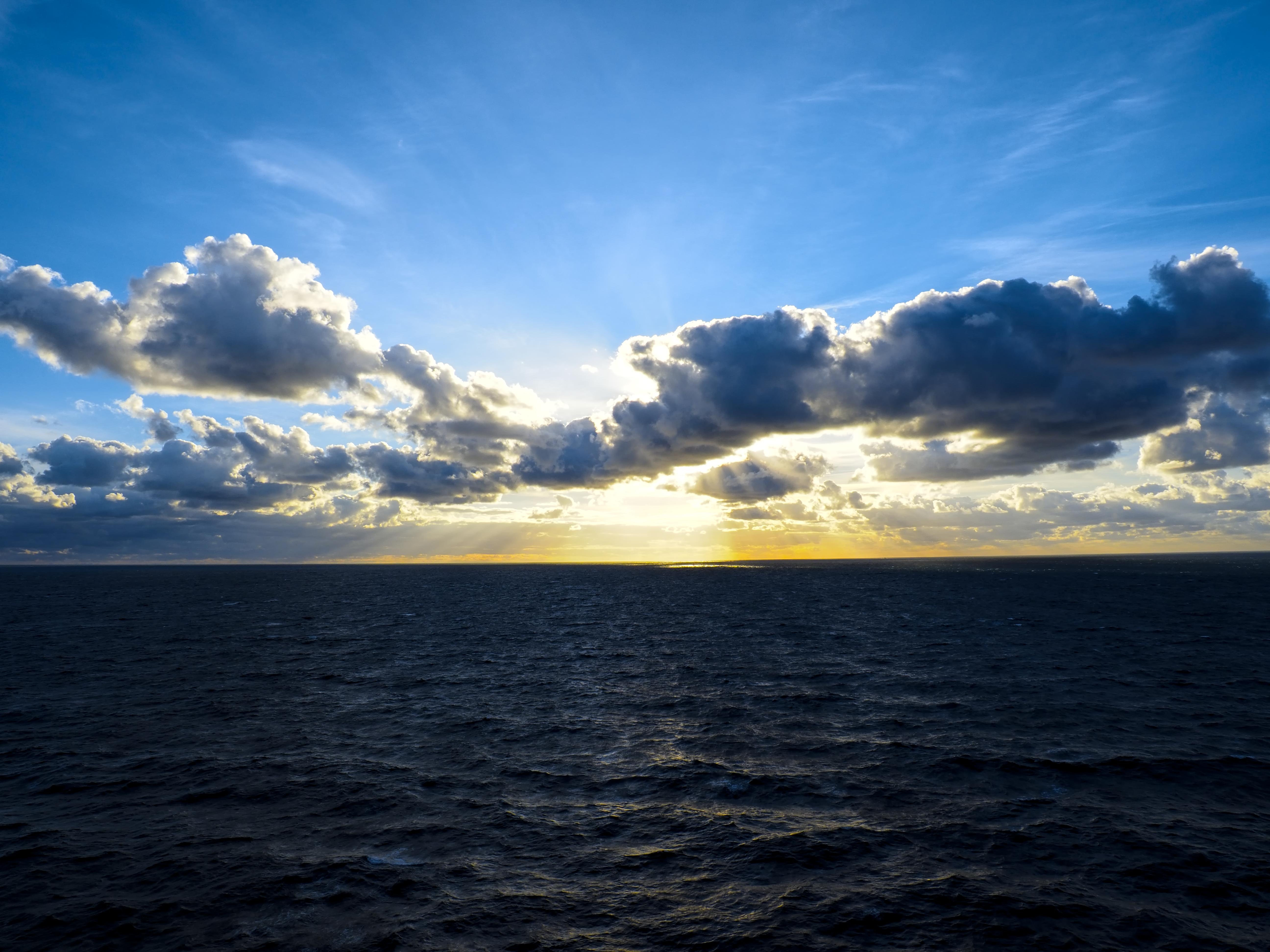 Free download wallpaper Water, Horizon, Beams, Rays, Nature, Clouds on your PC desktop