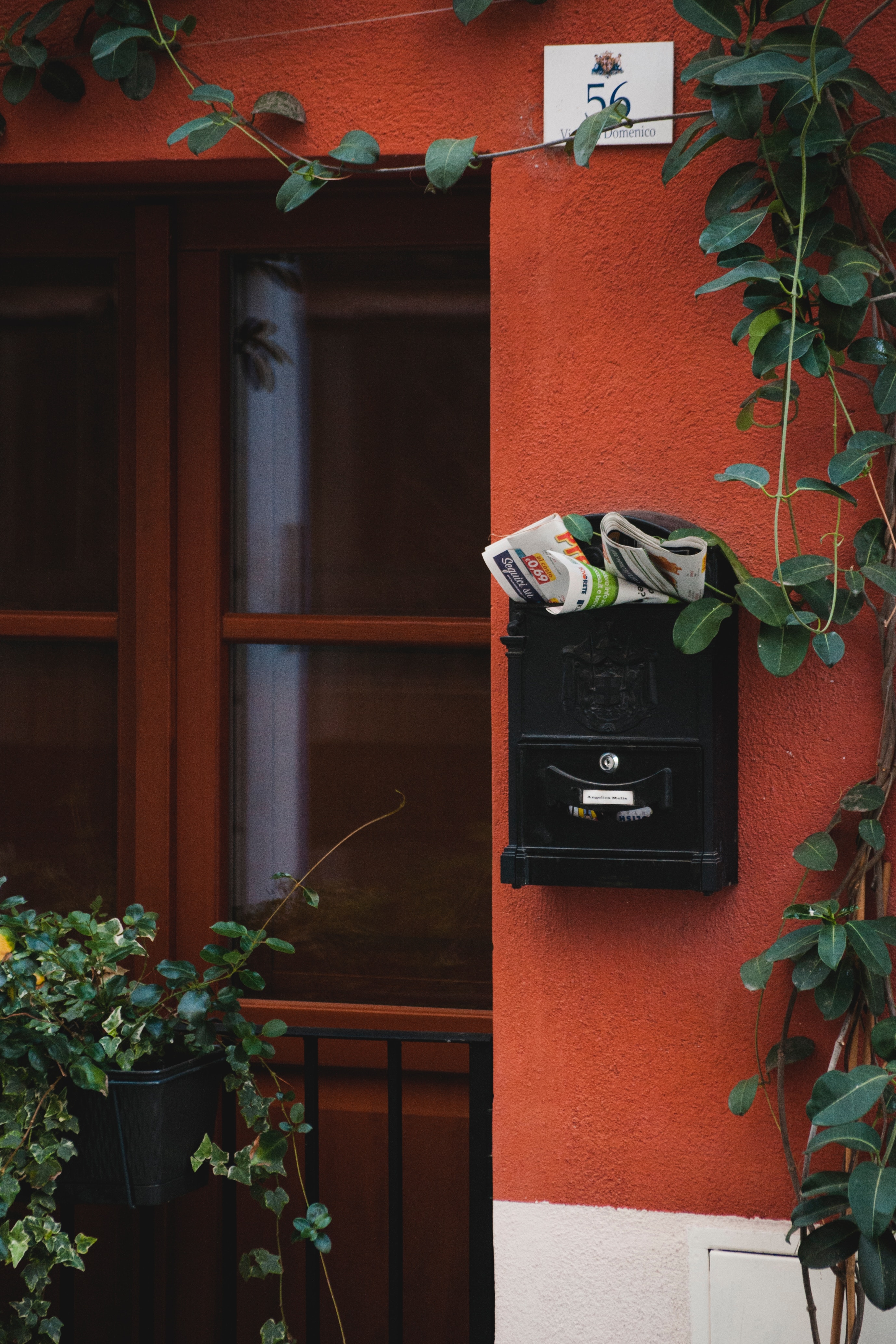 Handy-Wallpaper Verschiedenes, Sonstige, Zeitungen, Briefkasten, Postfach, Haus, Wand kostenlos herunterladen.