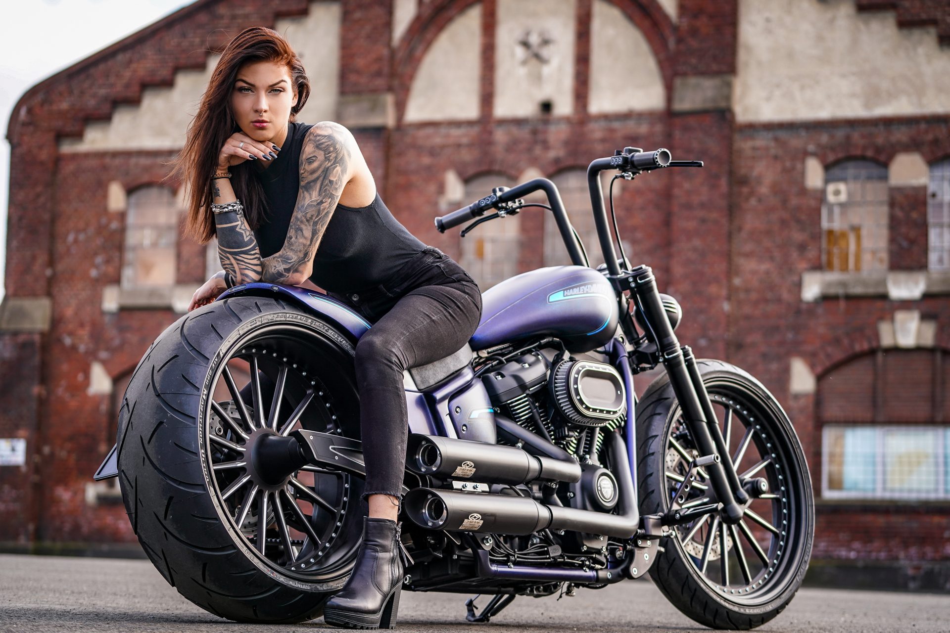 946537 baixar papel de parede mulheres, garotas & motos, motocicleta personalizada, harley davidson, alfândega de thunderbike - protetores de tela e imagens gratuitamente
