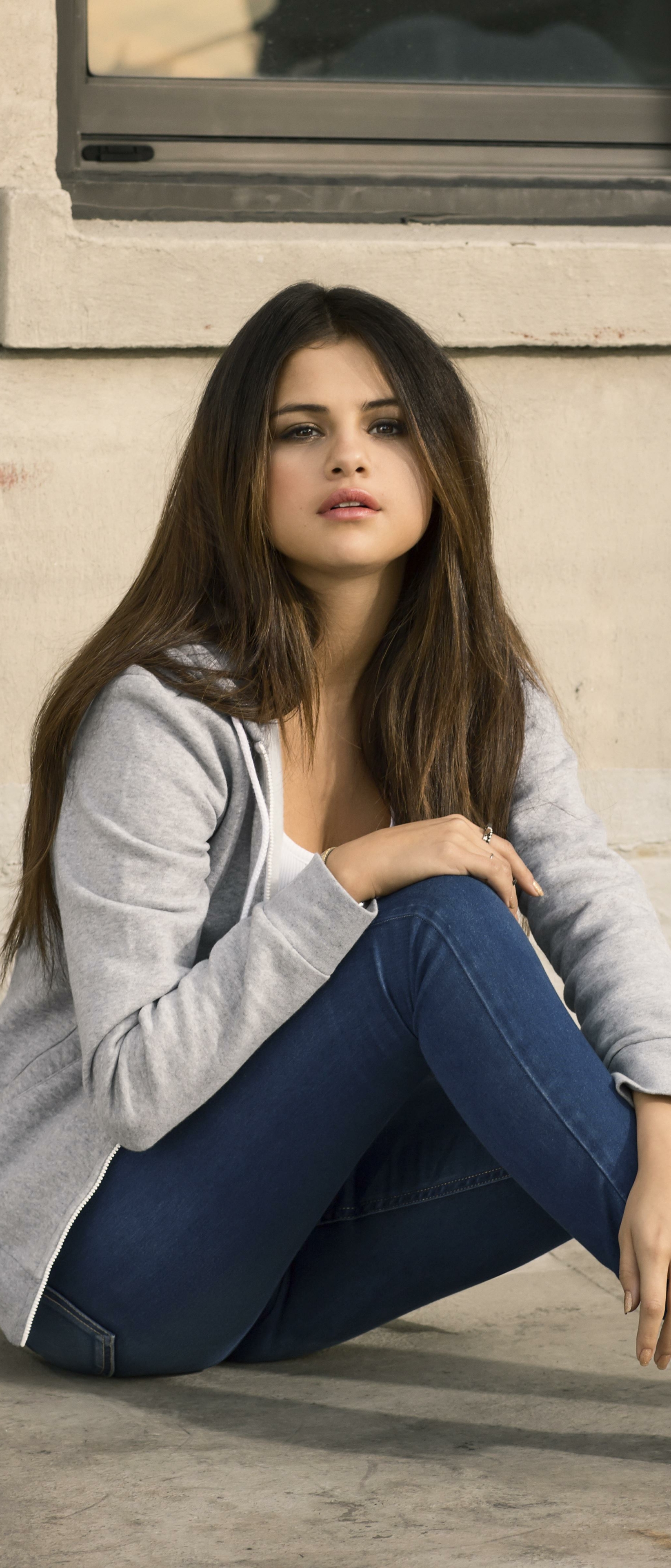 Download mobile wallpaper Music, Selena Gomez, Singer, Jeans, Brunette, Actress for free.