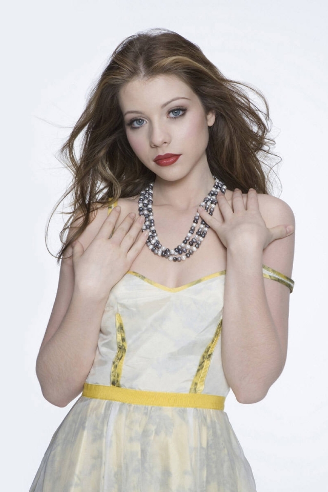 Download mobile wallpaper Celebrity, Michelle Trachtenberg for free.