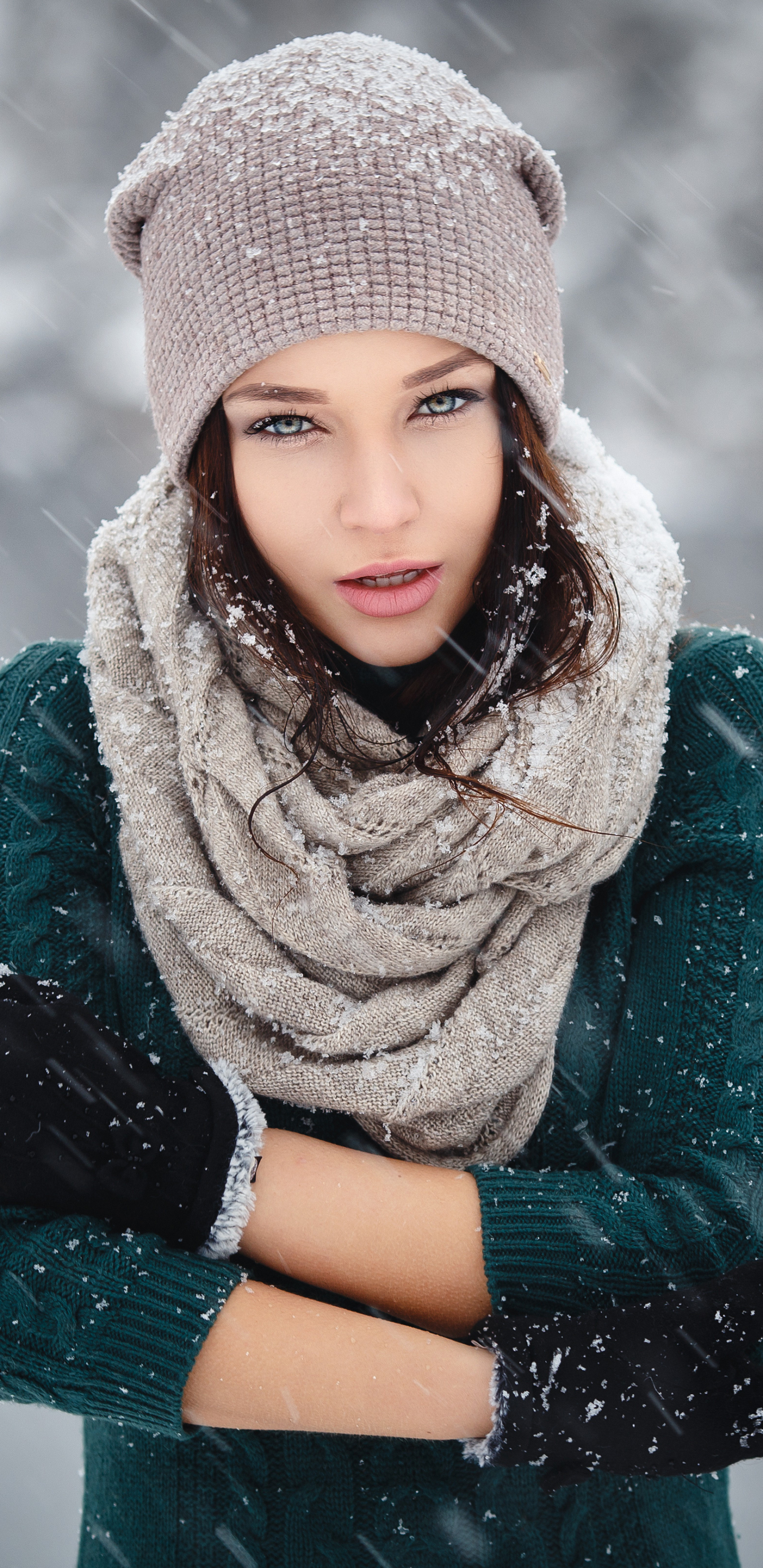 無料モバイル壁紙帽子, モデル, 女性, 降雪, スカーフ, アンジェリーナ・ペトロワをダウンロードします。