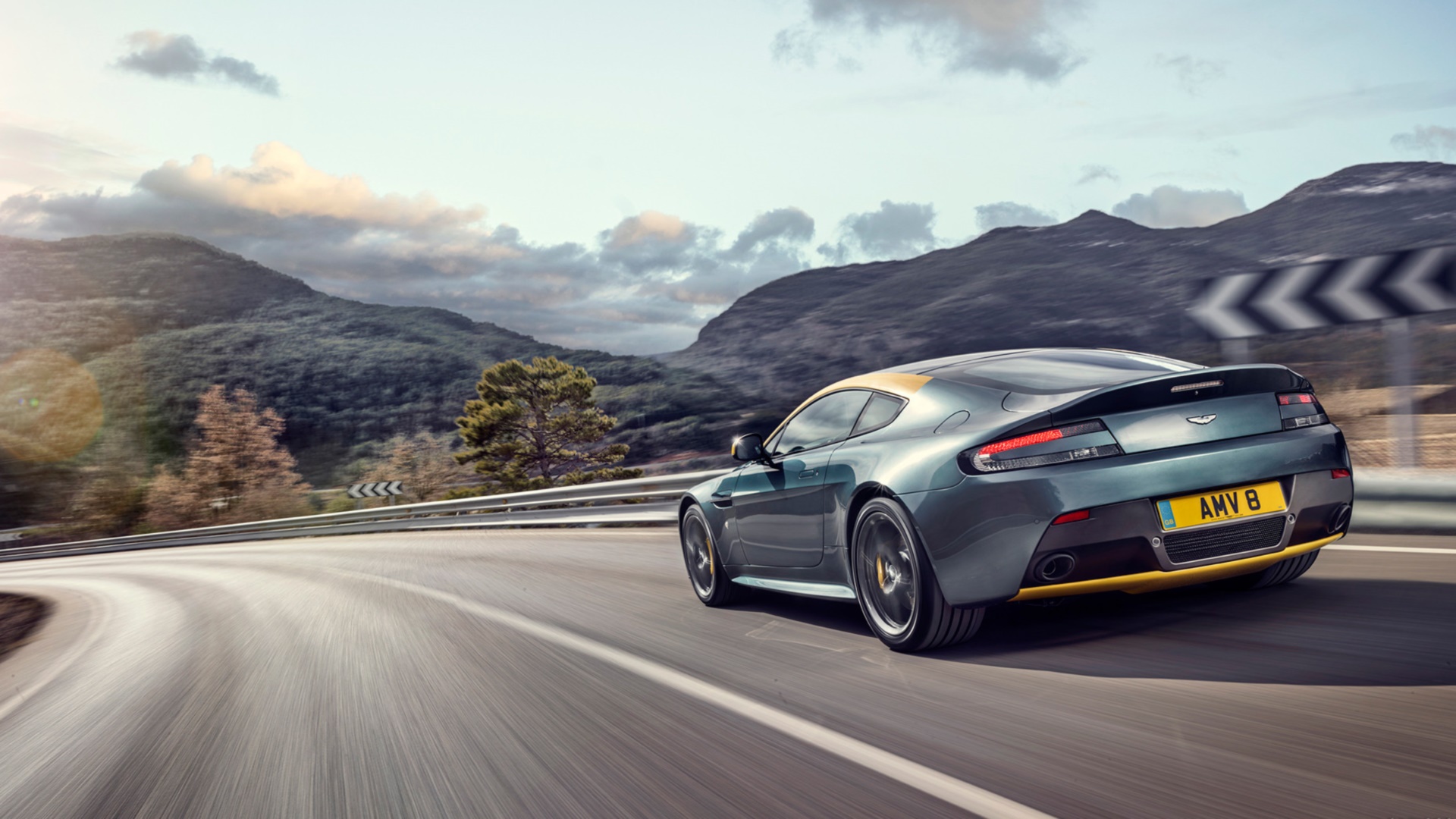 Los mejores fondos de pantalla de 2015 Aston Martin V8 Vantage N430 para la pantalla del teléfono