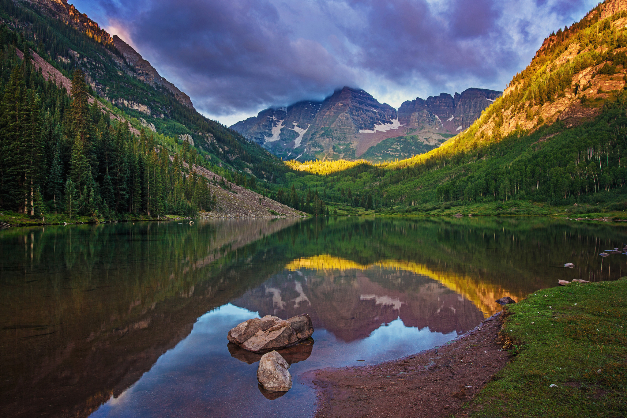 PCデスクトップに自然, 湖, 山, 反射, 森, 地球画像を無料でダウンロード
