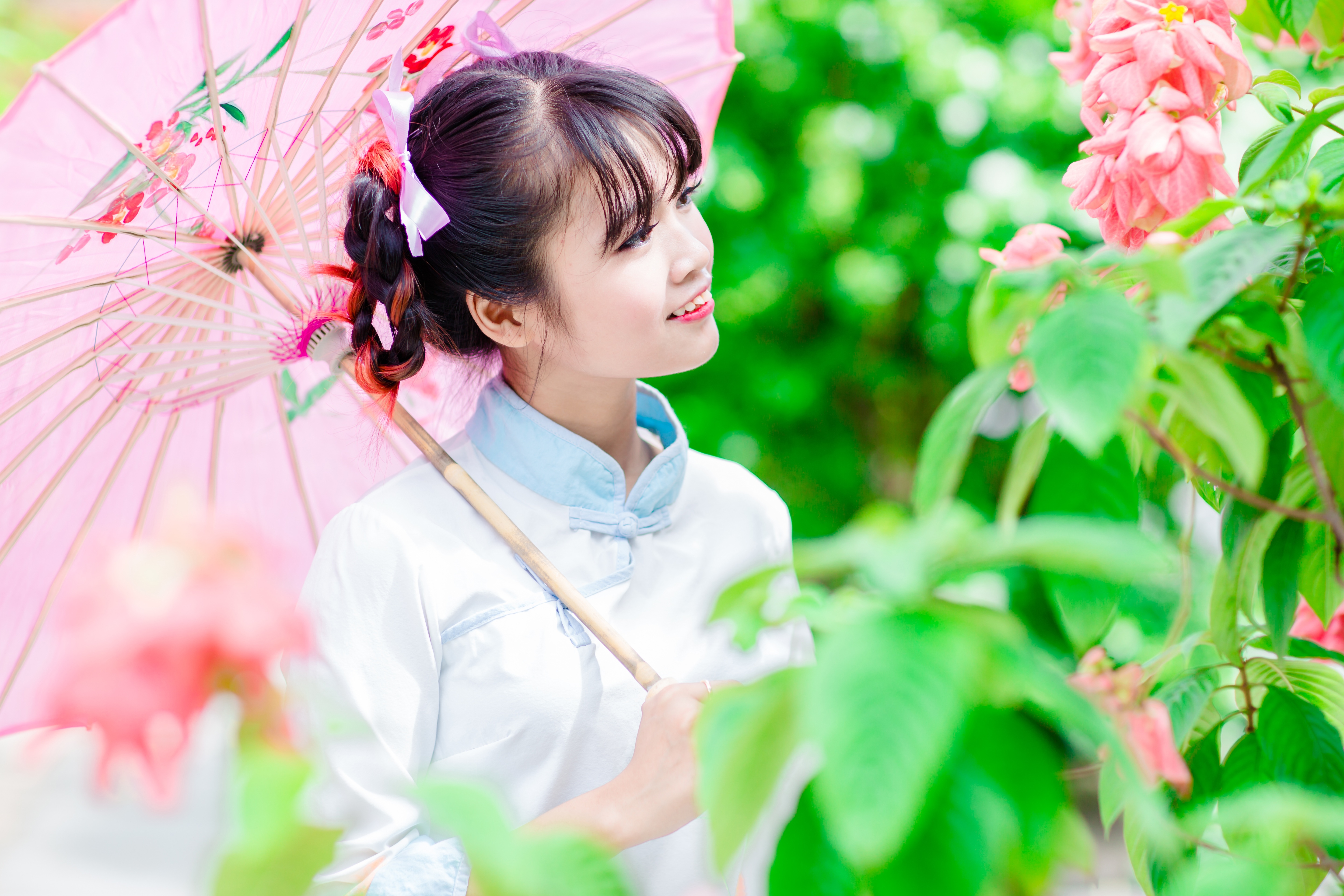 Free download wallpaper Umbrella, Model, Women, Asian, Black Hair, Pink Flower on your PC desktop