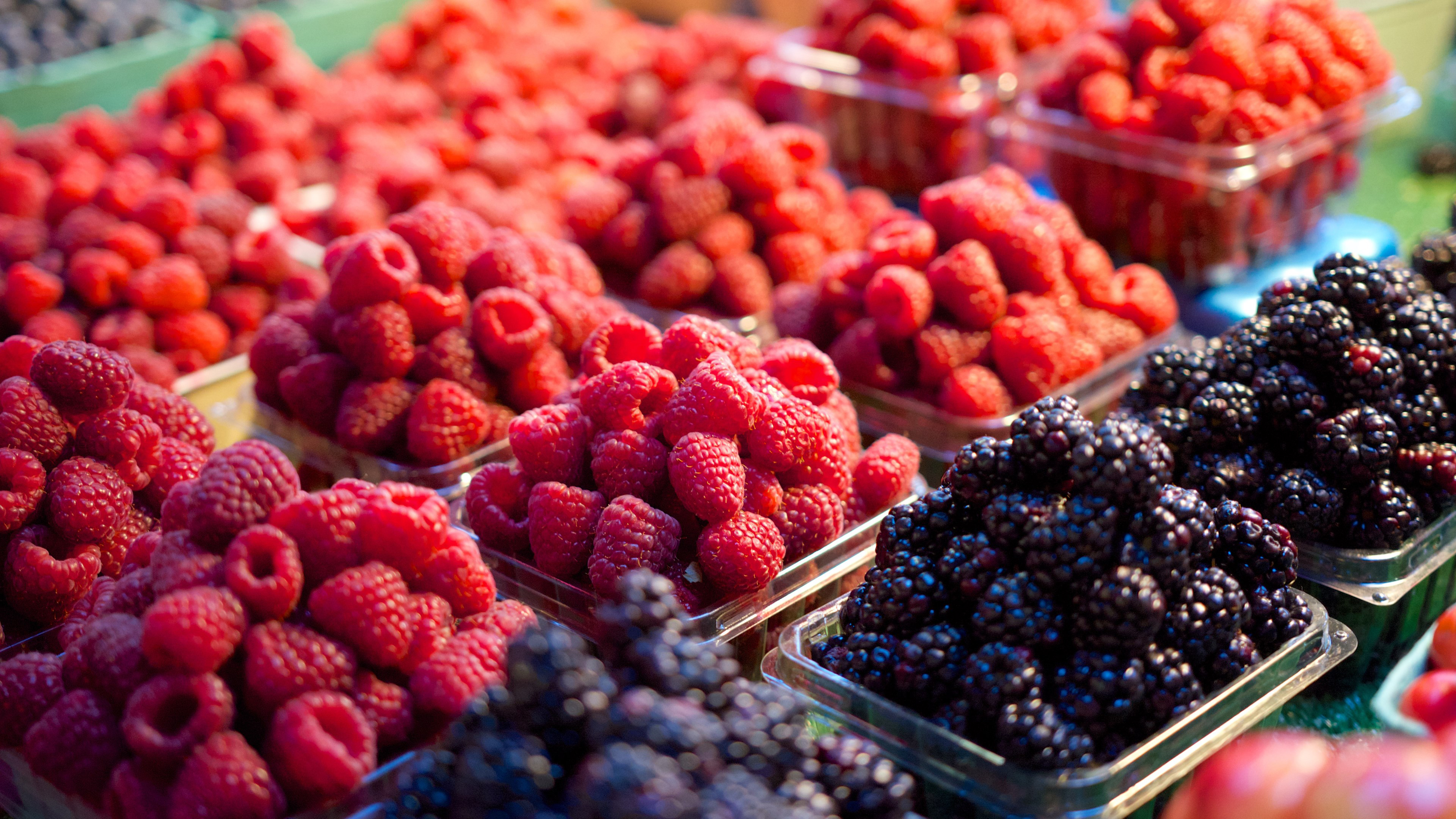 Free download wallpaper Food, Raspberry, Blackberry, Berry, Fruit on your PC desktop