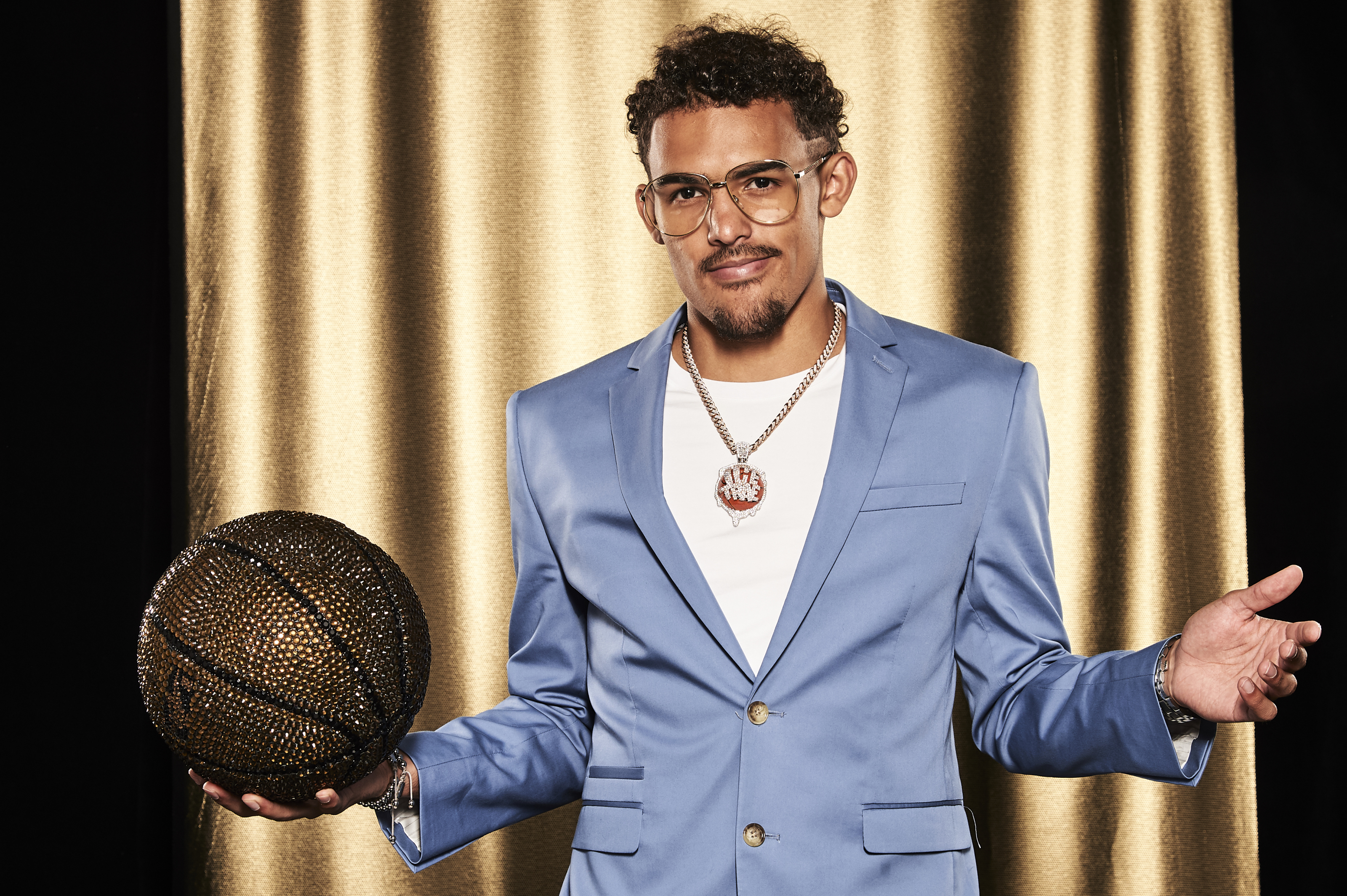 Download mobile wallpaper Sports, Basketball, Necklace, Suit, Nba, Trae Young for free.