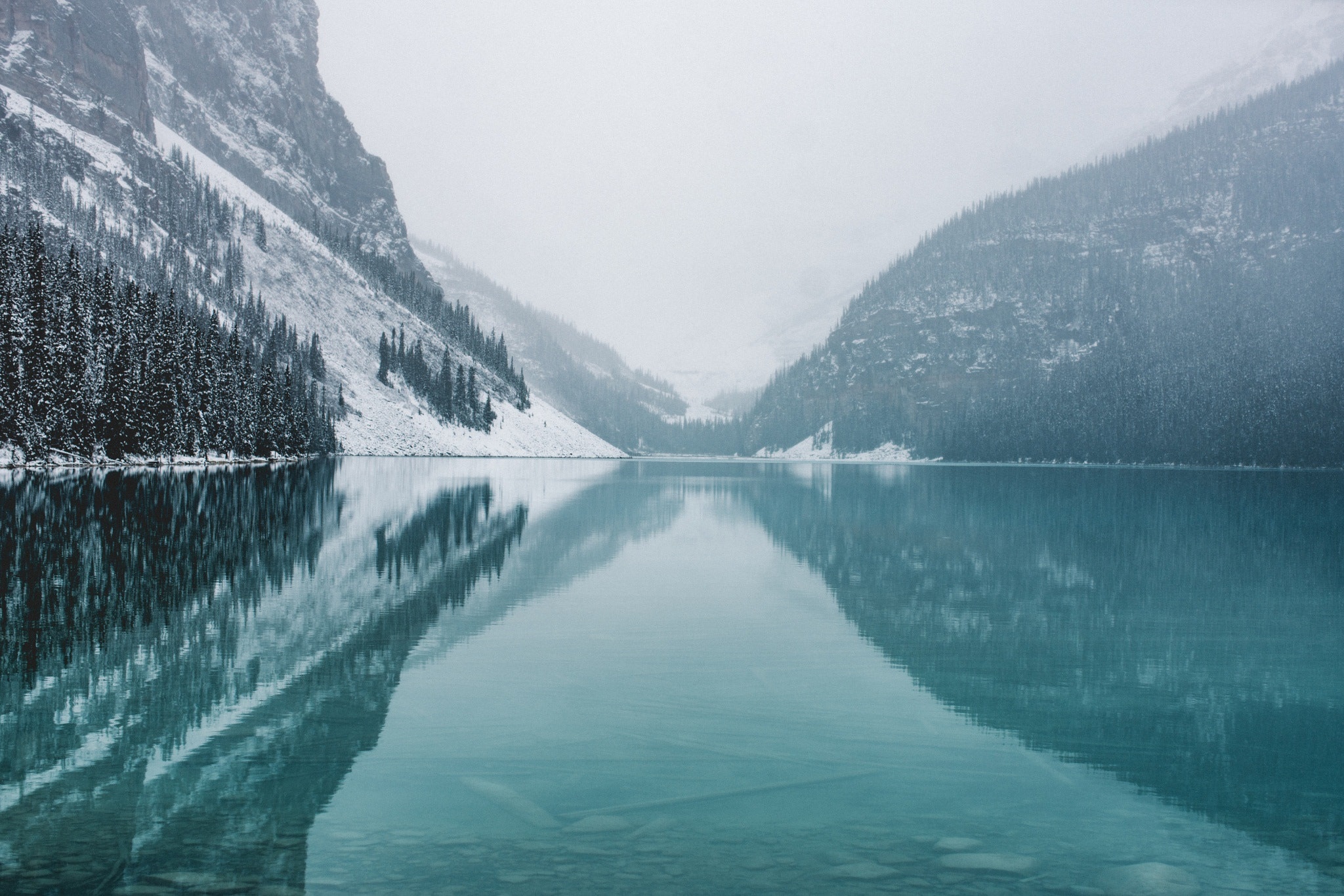 Скачать картинку Зима, Природа, Озера, Озеро, Отражение, Туман, Земля/природа в телефон бесплатно.