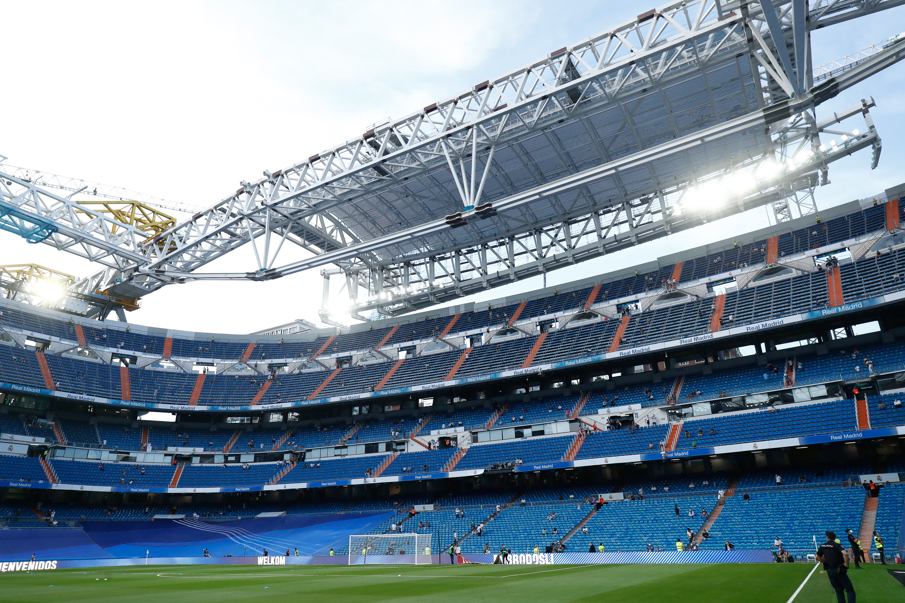 Download mobile wallpaper Sports, Soccer, Real Madrid C F, Santiago Bernabeu Stadium for free.