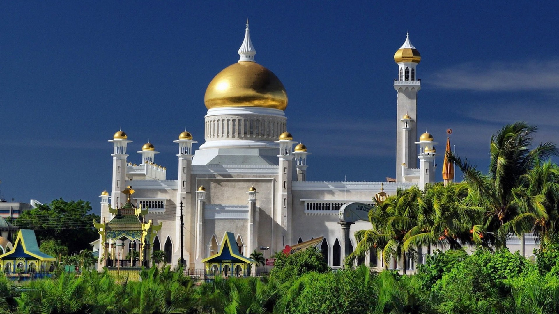 340867 завантажити шпалери релігійний, мечеть султана омара алі сайфуддіна, бандар сері бегаван, бруней, будівля, мечеть, омар алі сайфуддін, пальма, мечеті - заставки і картинки безкоштовно