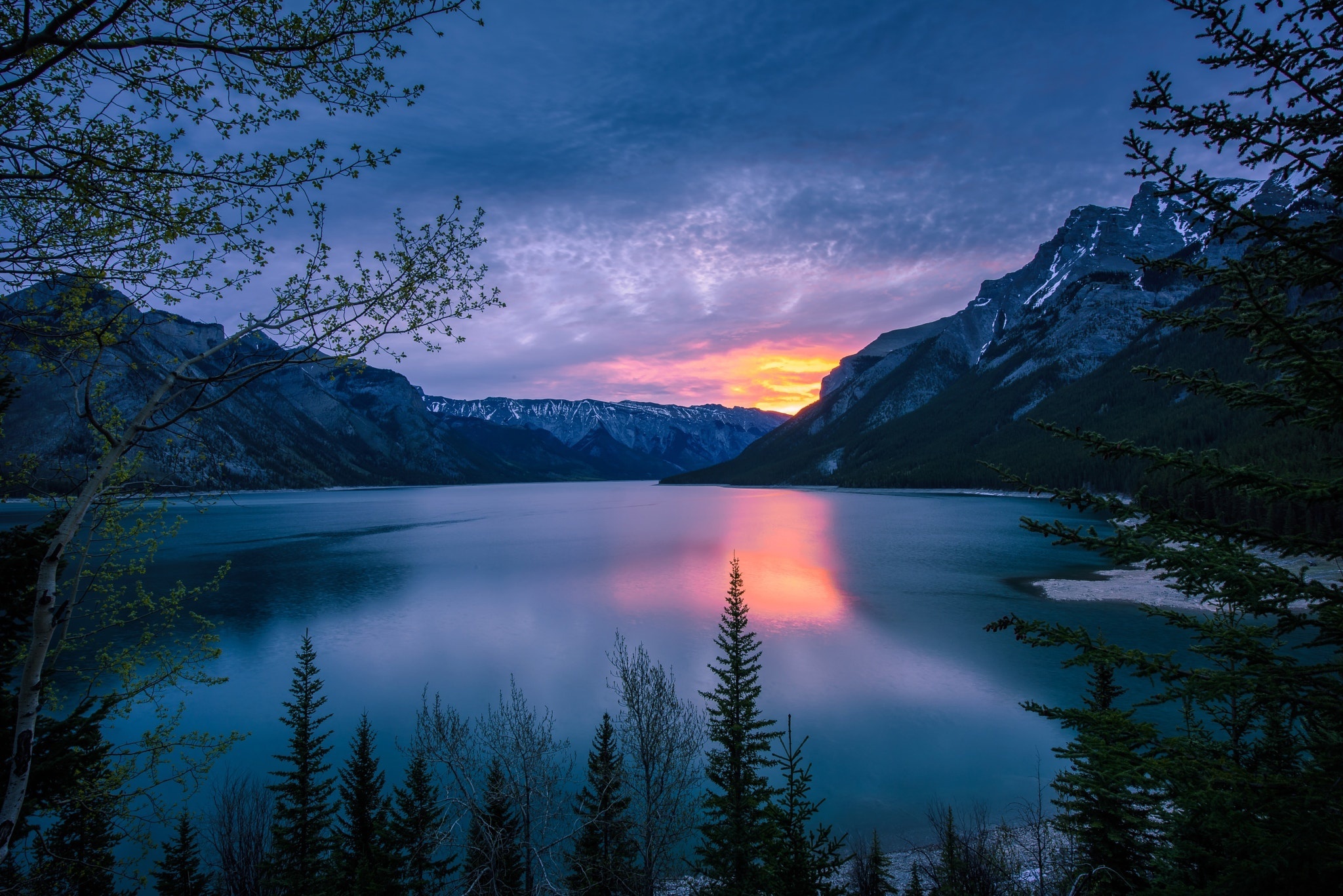 Laden Sie das Natur, Seen, See, Kanada, Gebirge, Alberta, Sonnenuntergang, Erde/natur-Bild kostenlos auf Ihren PC-Desktop herunter