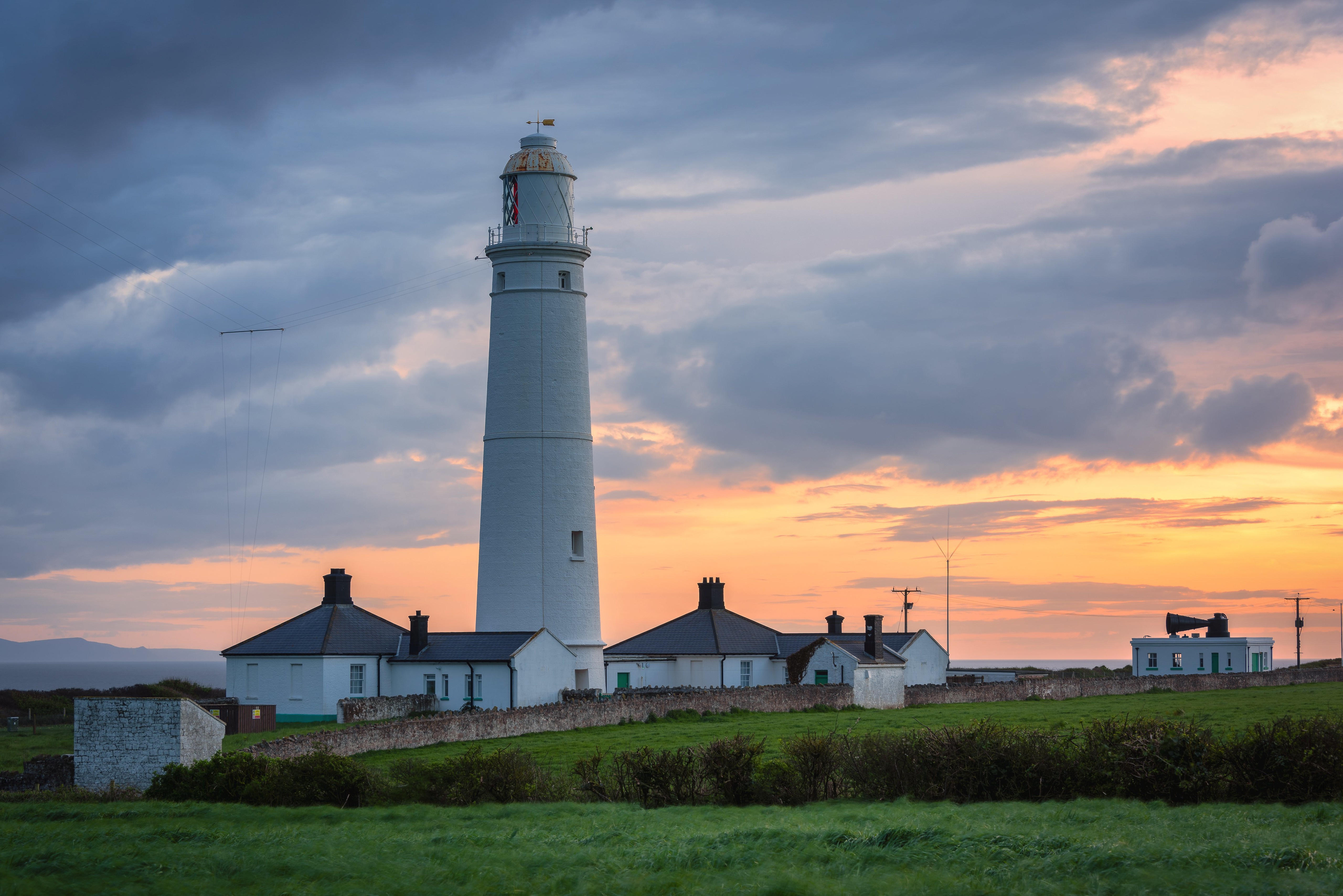 Téléchargez des papiers peints mobile Coucher De Soleil, Phare, Construction Humaine gratuitement.