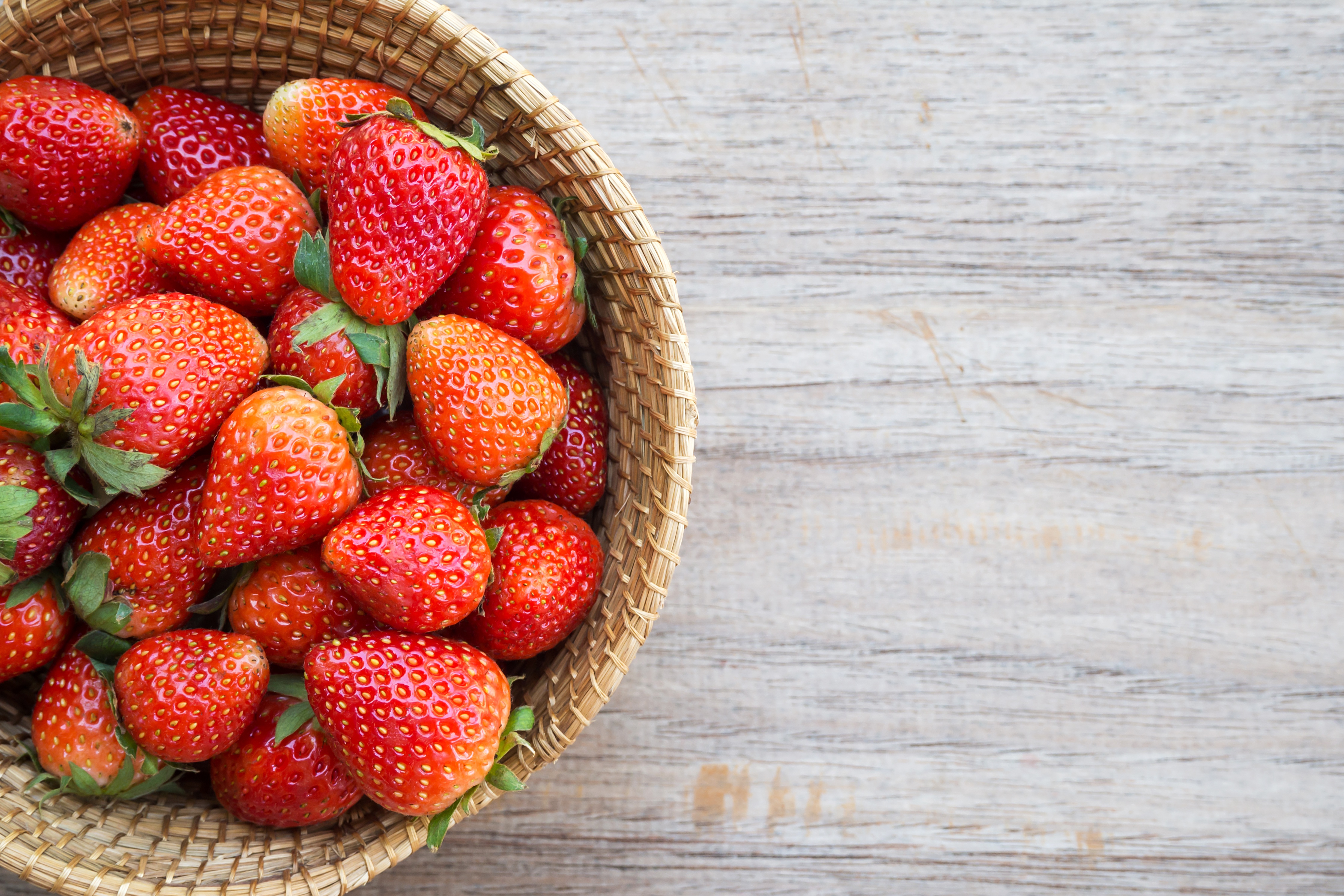 Free download wallpaper Fruits, Food, Strawberry, Berry, Fruit on your PC desktop