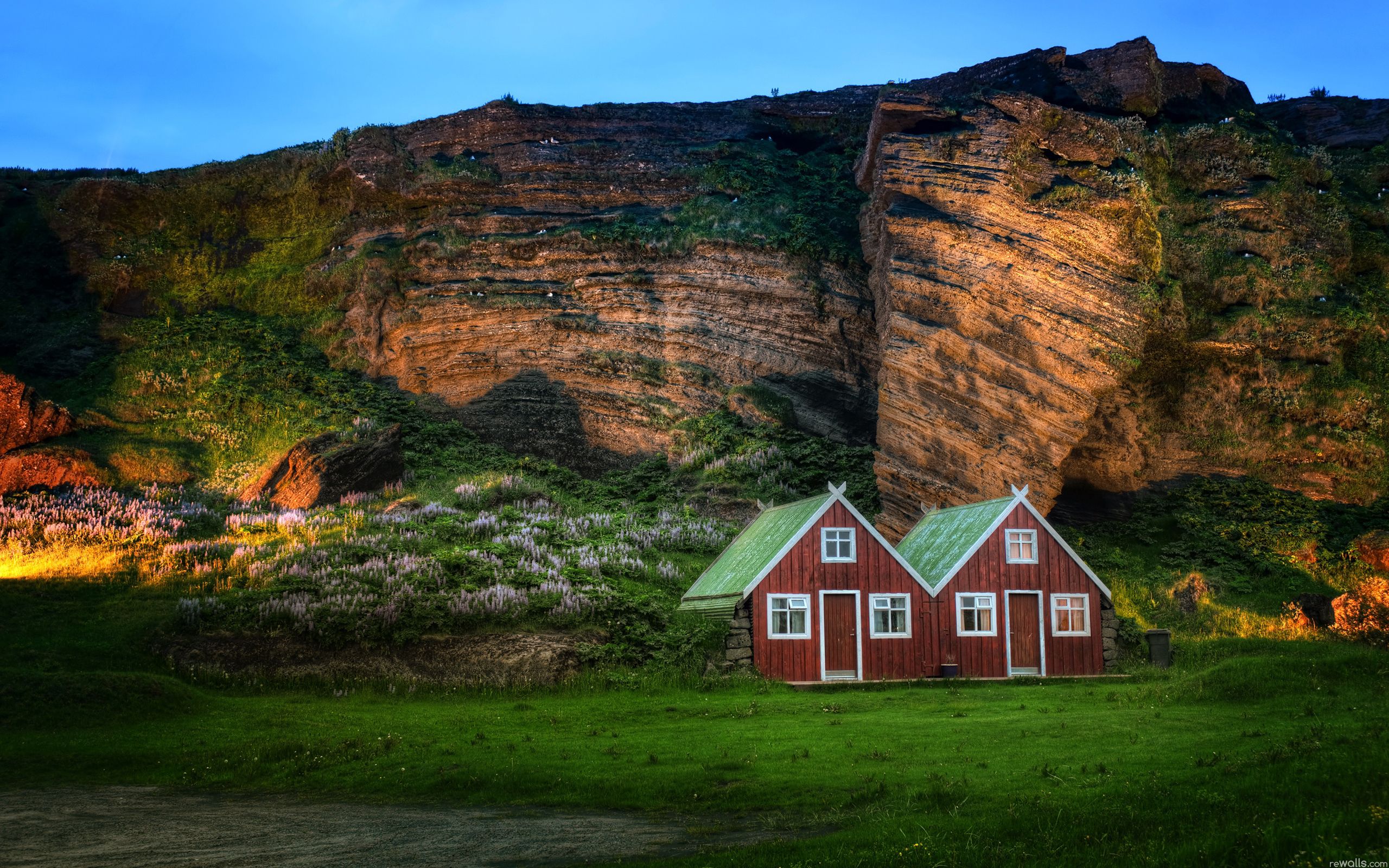 iceland, houses, light, nature, meadow, rock, mountain, shine, small houses HD wallpaper