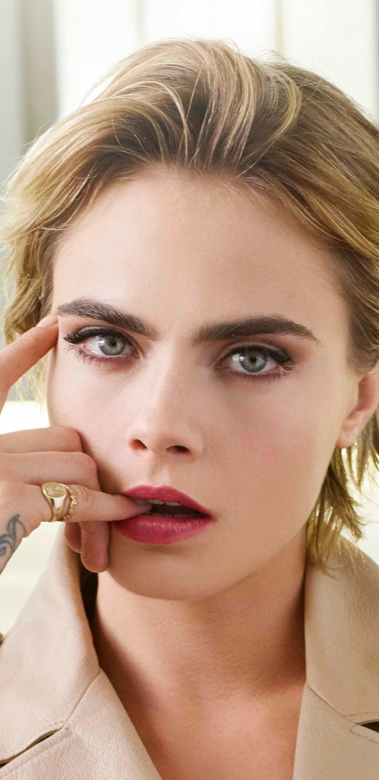 Baixar papel de parede para celular de Loiro, Inglês, Olhos Azuis, Modelo, Celebridade, Cabelo Curto, Atriz, Cabelo Loiro, Batom, Cara Delevingne gratuito.