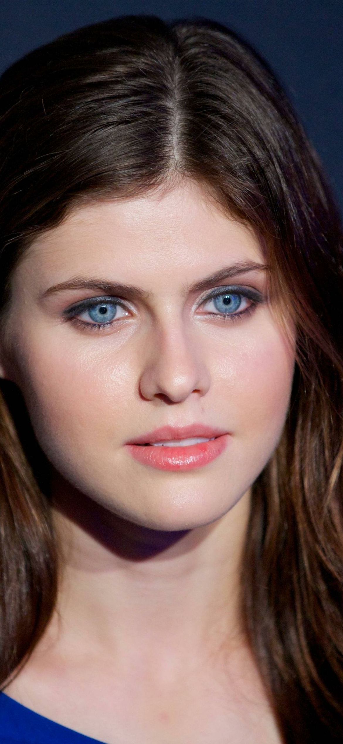 Descarga gratuita de fondo de pantalla para móvil de Celebridades, Alexandra Daddario.