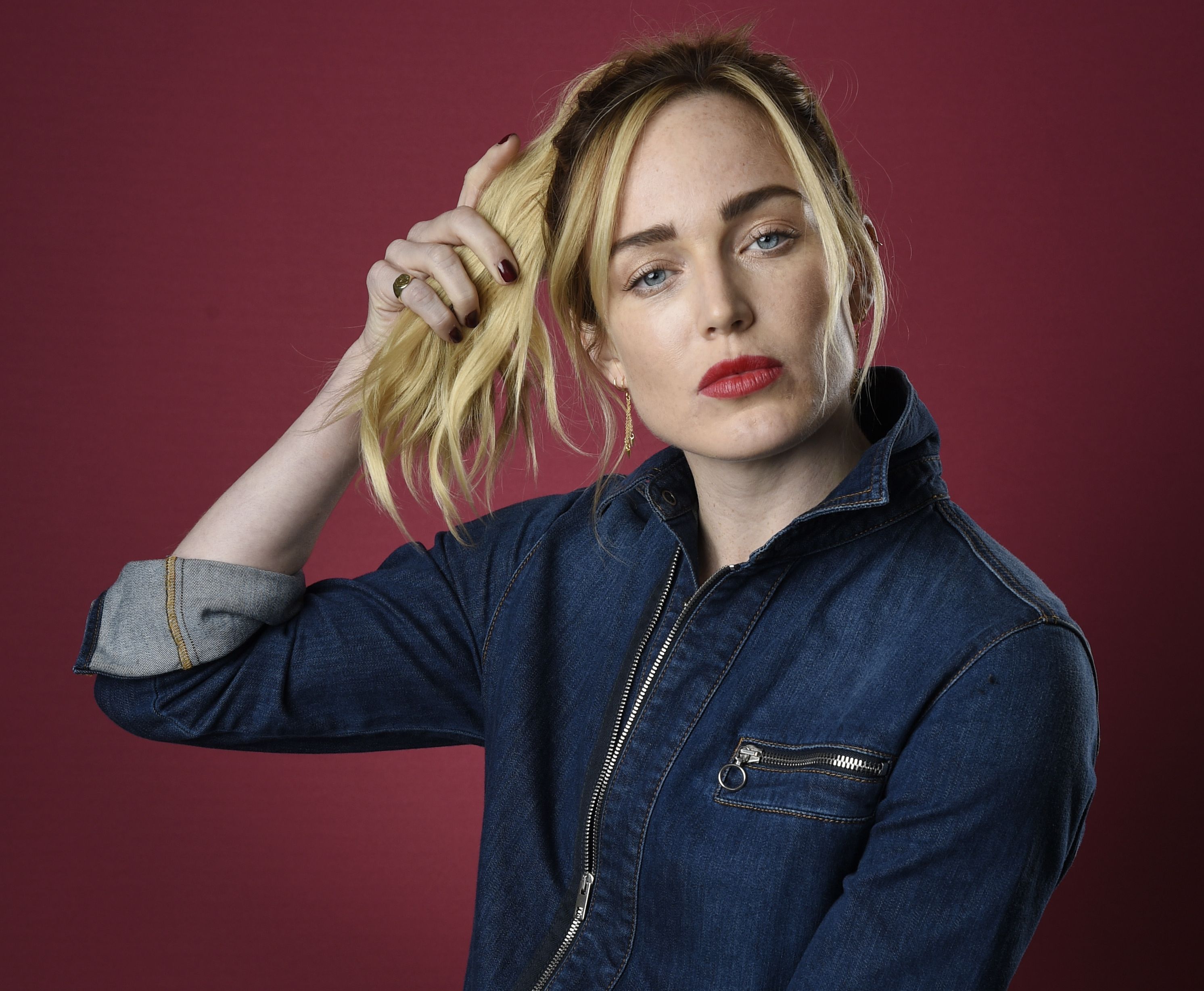 Free download wallpaper Blonde, Face, Blue Eyes, American, Celebrity, Actress, Lipstick, Caity Lotz on your PC desktop