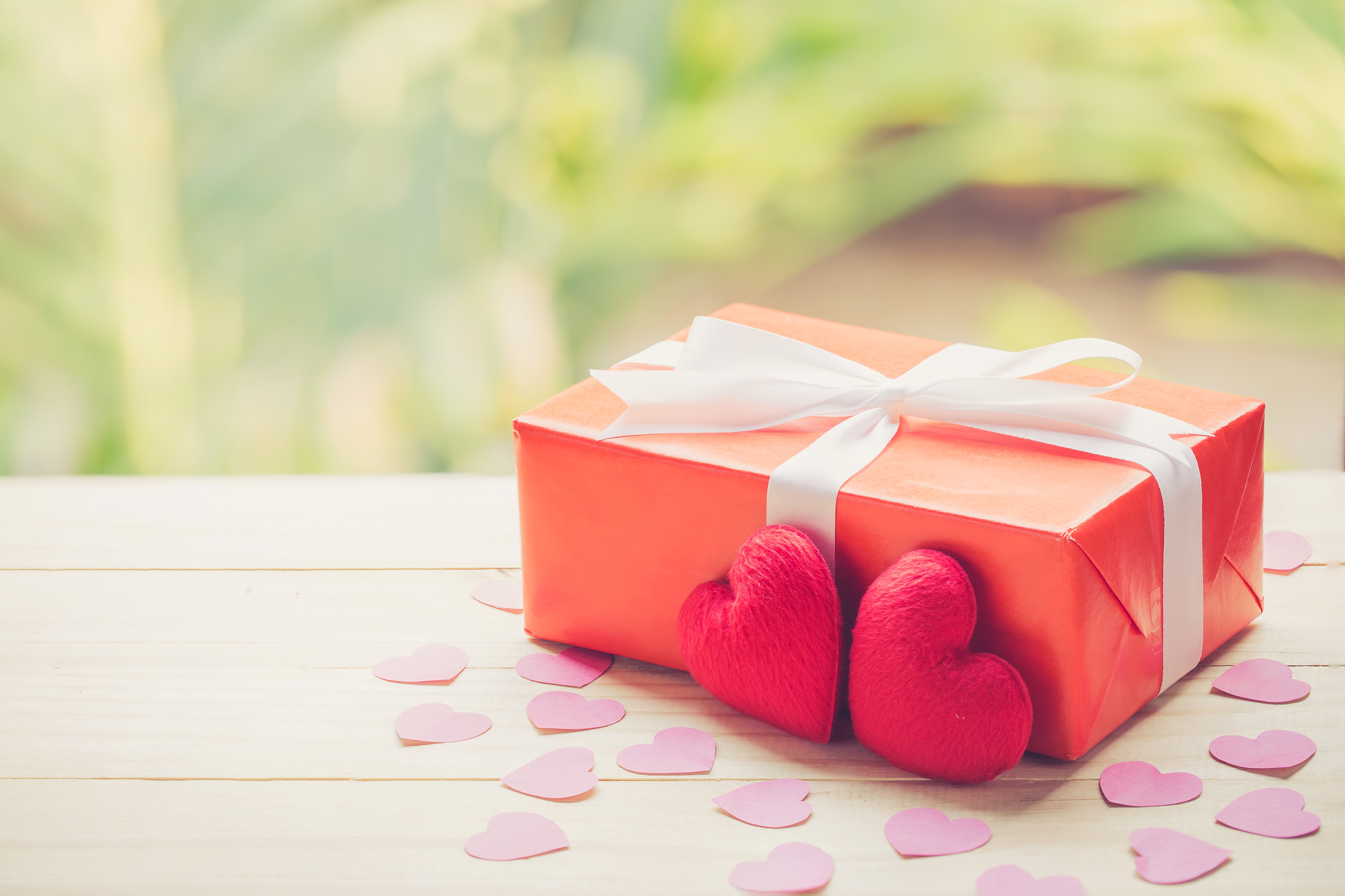 Download mobile wallpaper Valentine's Day, Love, Holiday, Gift, Heart for free.