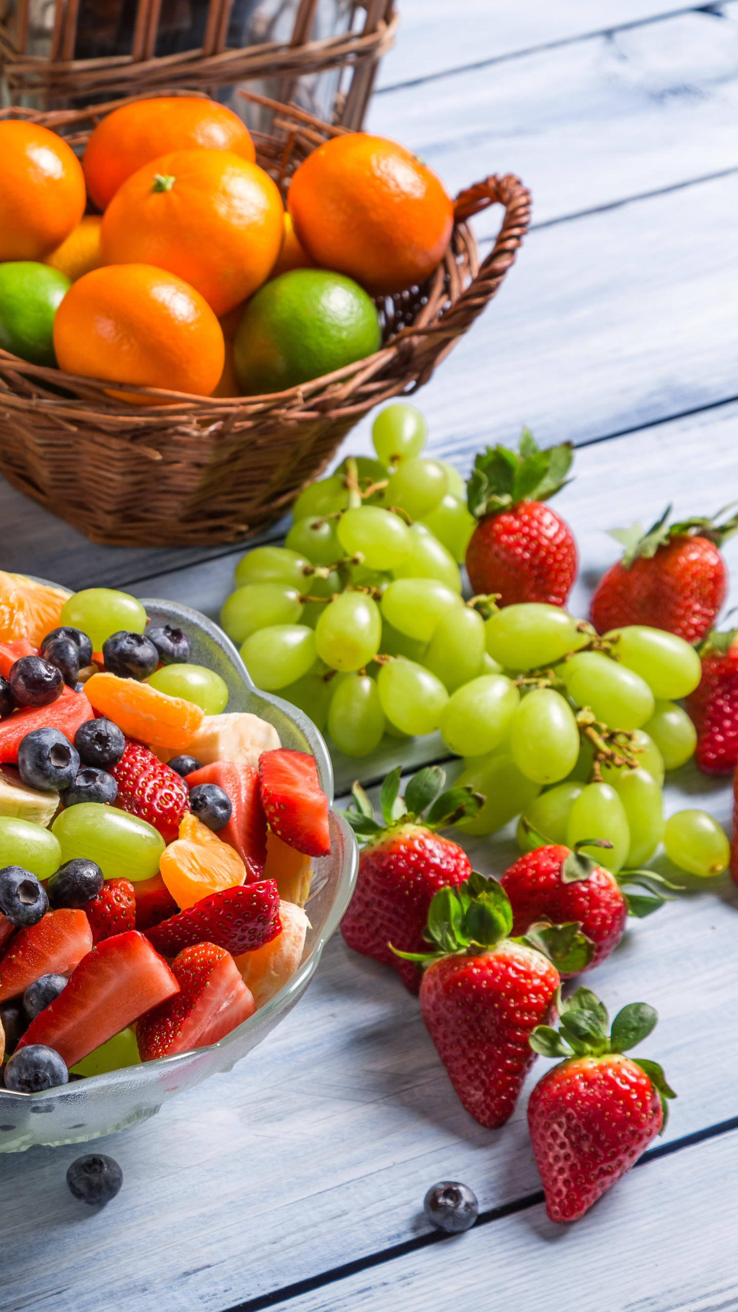 Descarga gratis la imagen Frutas, Fresa, Uvas, Arándano, Fruta, Ensalada, Alimento, Uva en el escritorio de tu PC