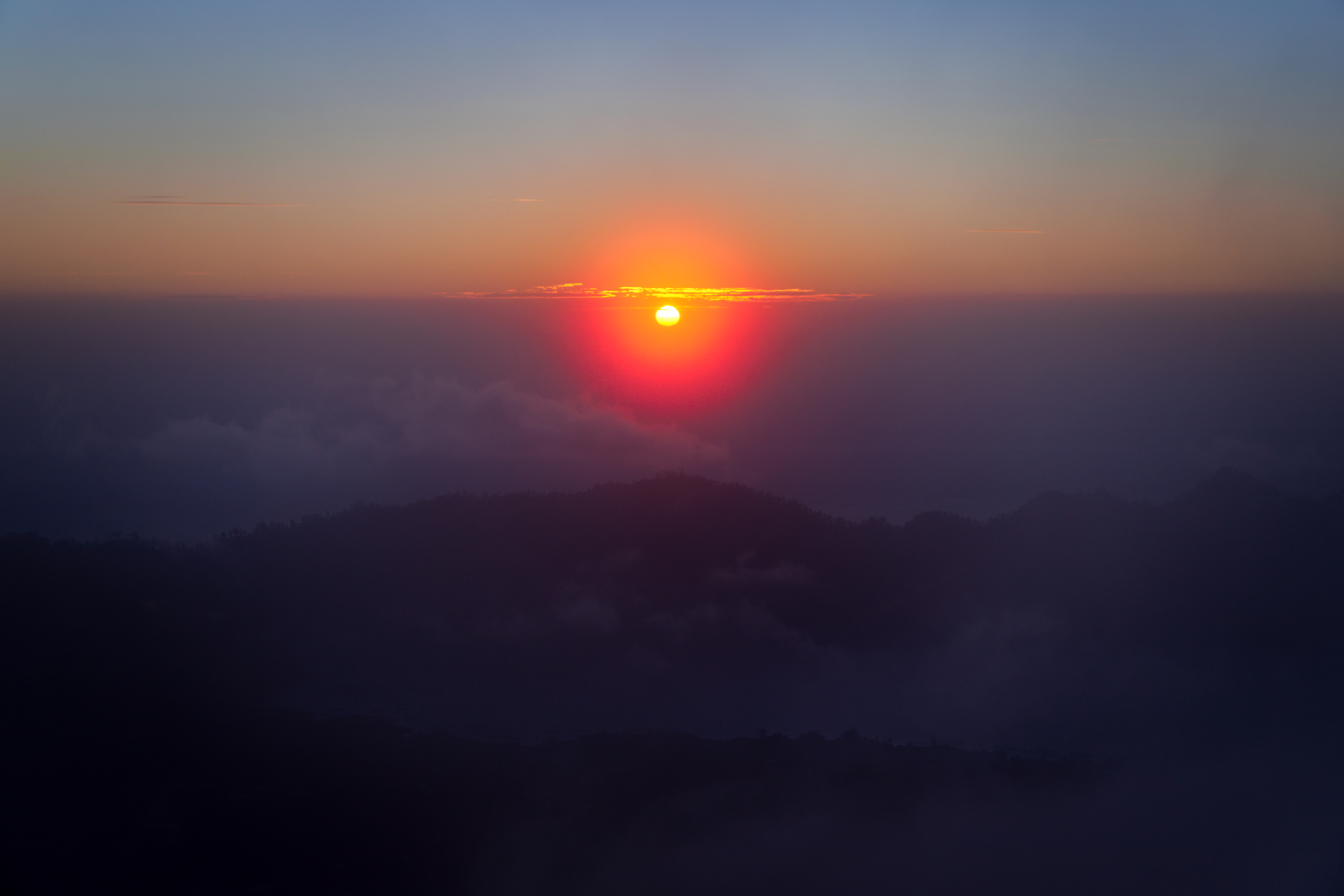 Laden Sie das Dämmerung, Twilight, Natur, Morgendämmerung, Clouds, Nebel, Mountains-Bild kostenlos auf Ihren PC-Desktop herunter
