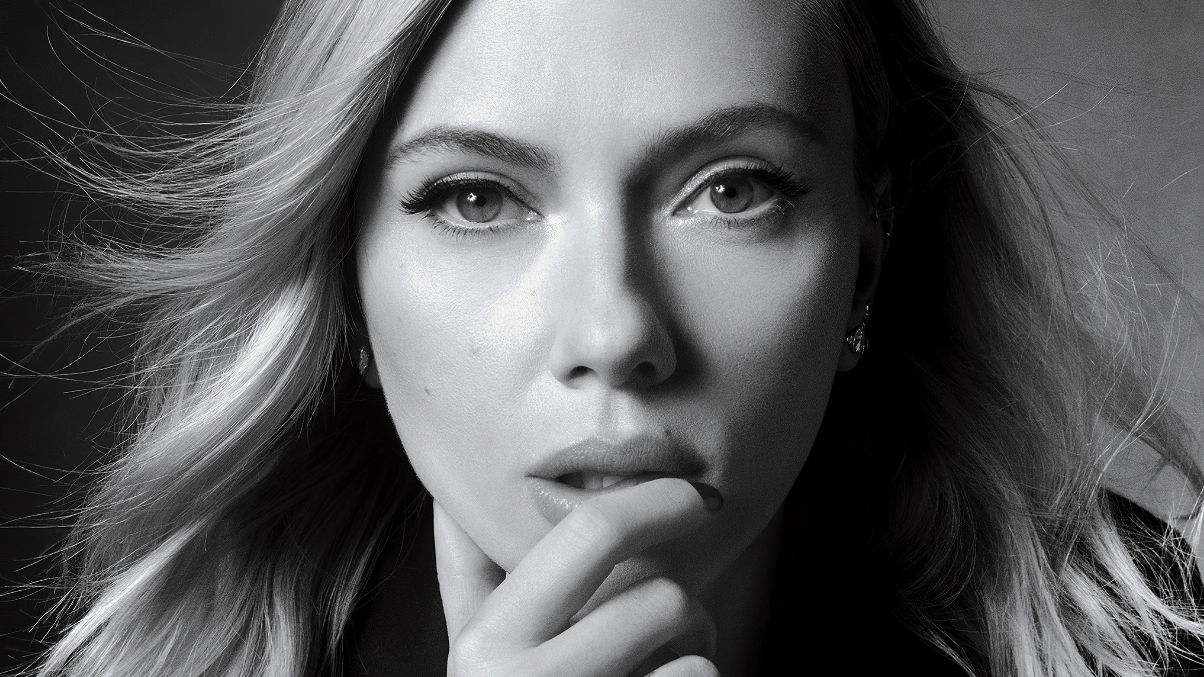 Descarga gratuita de fondo de pantalla para móvil de Scarlett Johansson, Blanco Y Negro, Cara, Americano, Celebridades, Actriz.