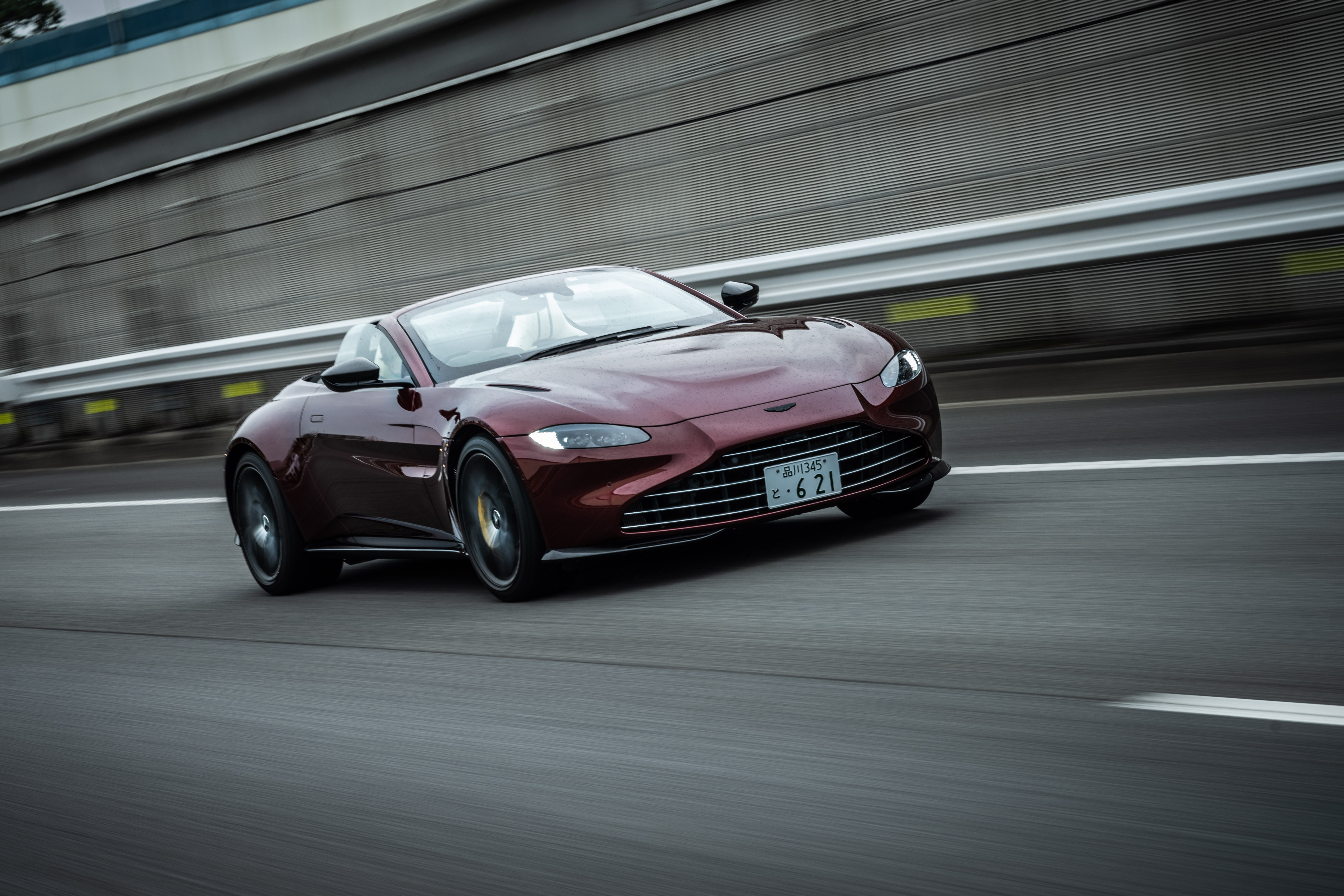 502325 Bildschirmschoner und Hintergrundbilder Aston Martin Vantage Roadster auf Ihrem Telefon. Laden Sie  Bilder kostenlos herunter