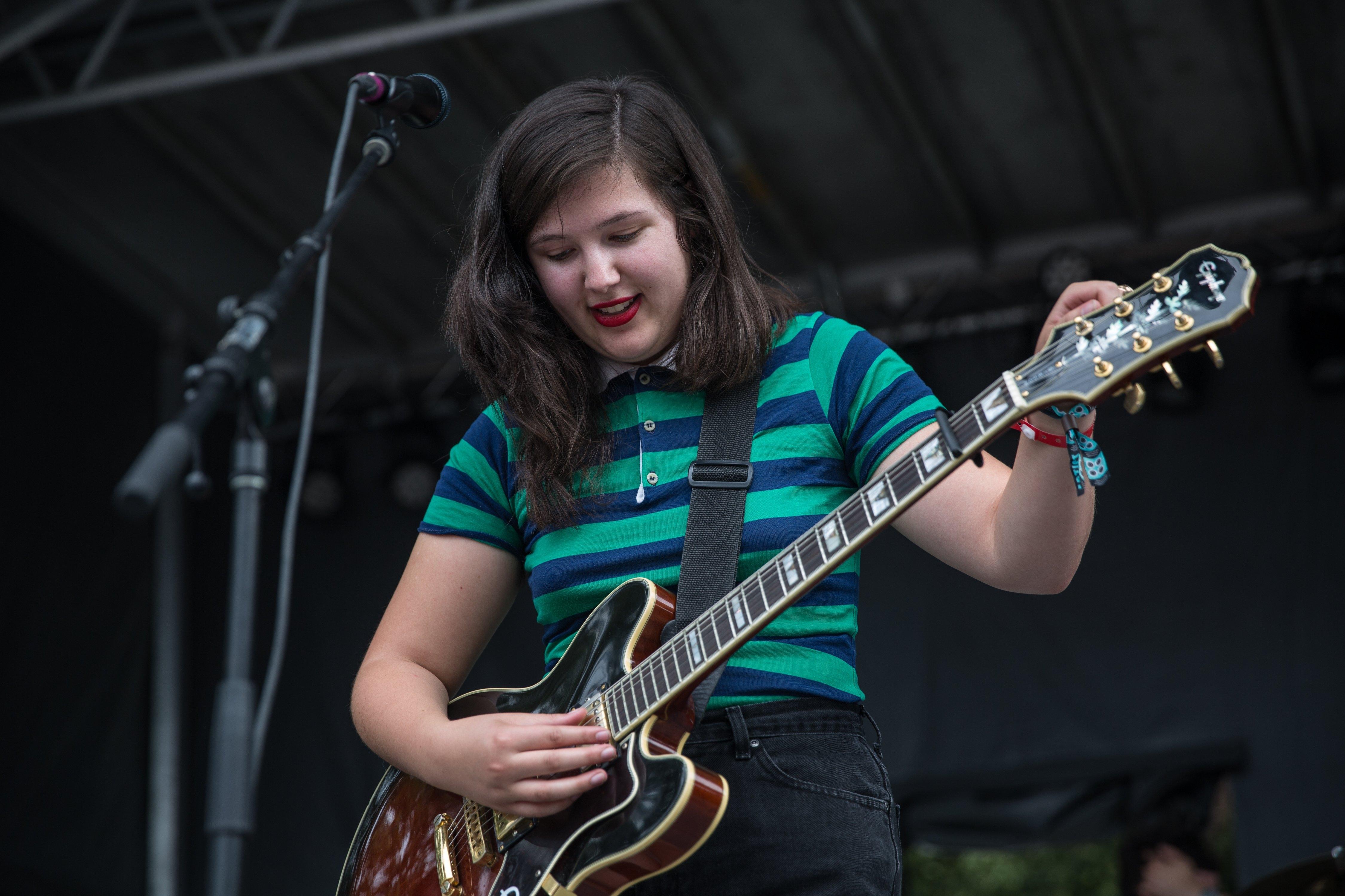 Los mejores fondos de pantalla de Lucy Dacus para la pantalla del teléfono