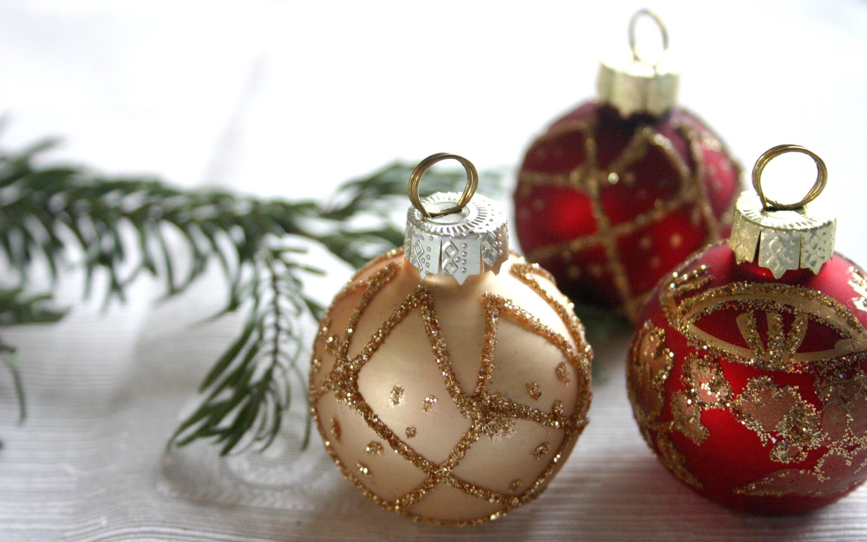 Download mobile wallpaper Christmas Ornaments, Christmas, Holiday for free.