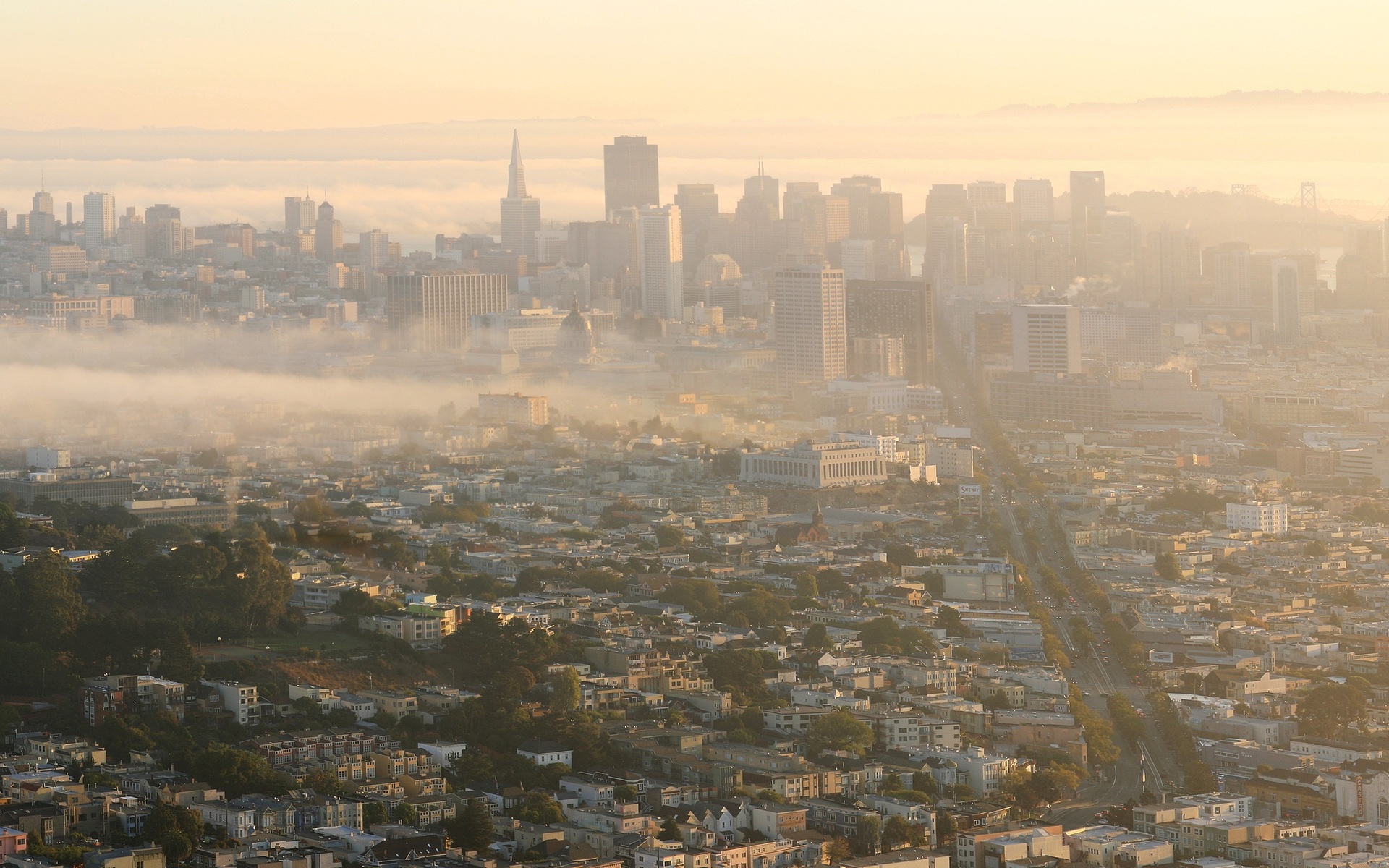 Скачать картинку Калифорния, Сан Франциско, Восход Солнца, Городской Пейзаж, Сша, Города, Сделано Человеком, Туман, Город в телефон бесплатно.