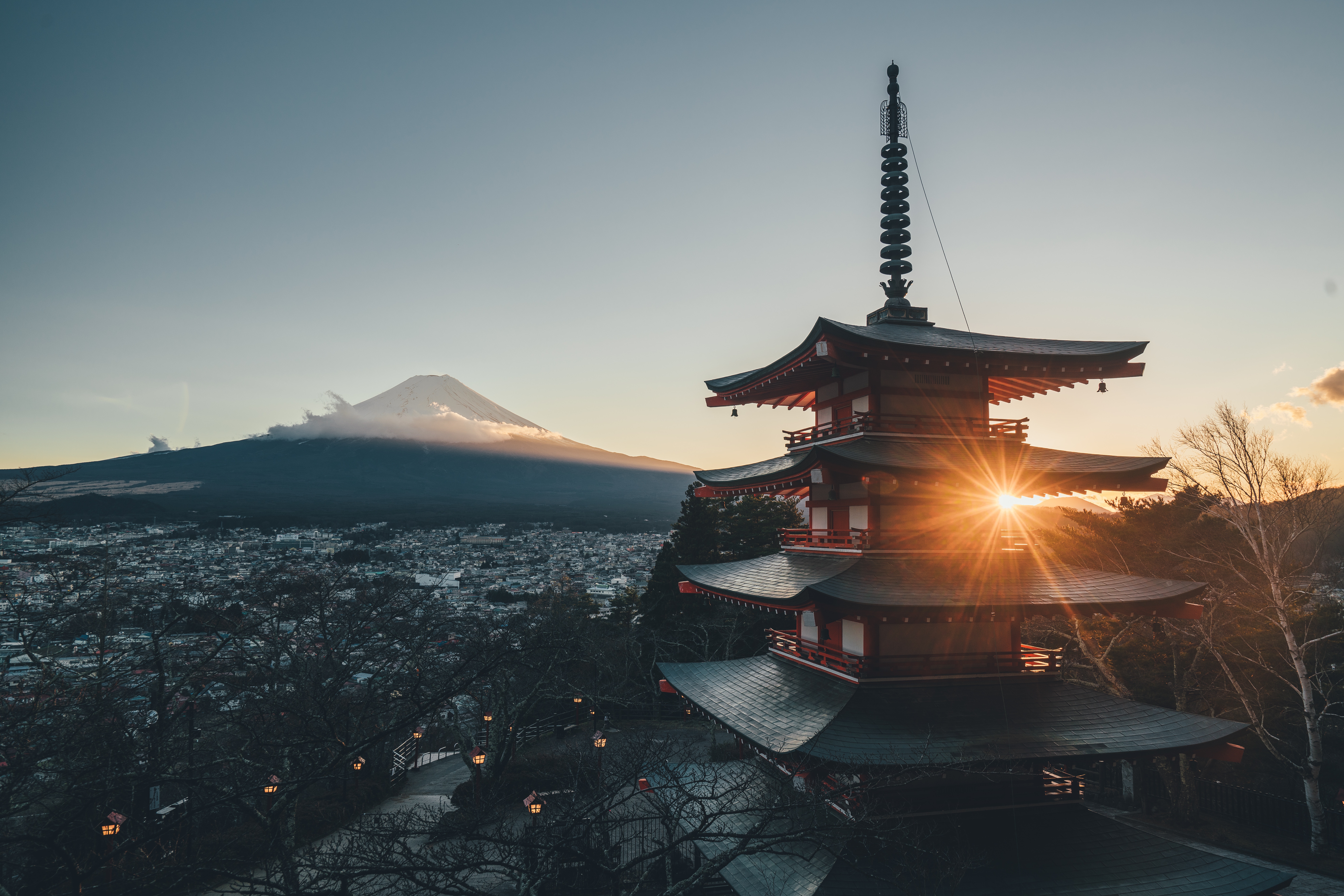 115588 скачать обои япония, пагода, города, архитектура, солнечный свет - заставки и картинки бесплатно