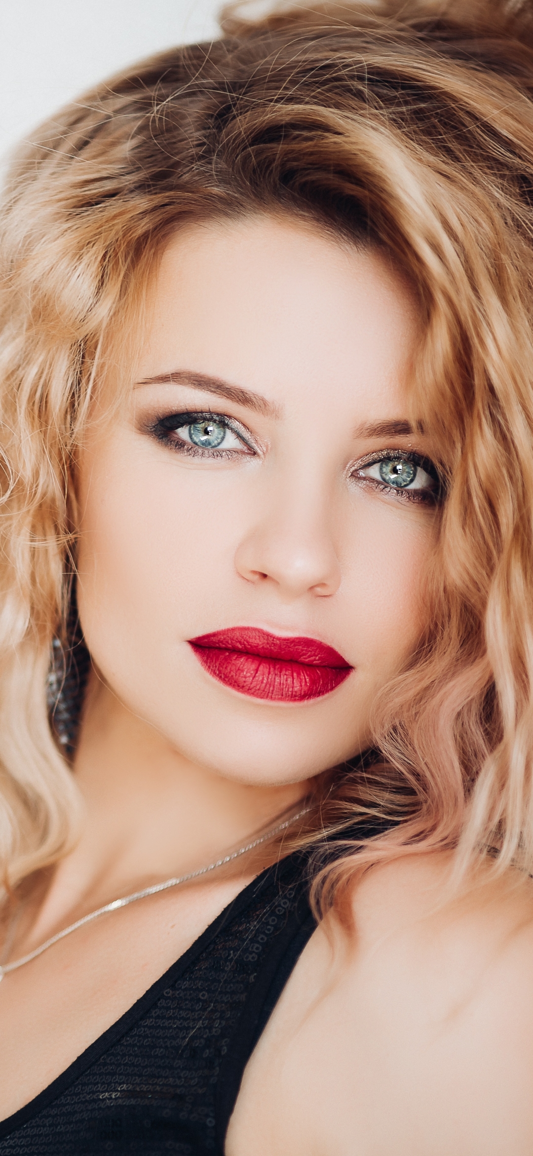 Handy-Wallpaper Blond, Gesicht, Modell, Frauen, Blaue Augen, Blondinen, Lippenstift kostenlos herunterladen.