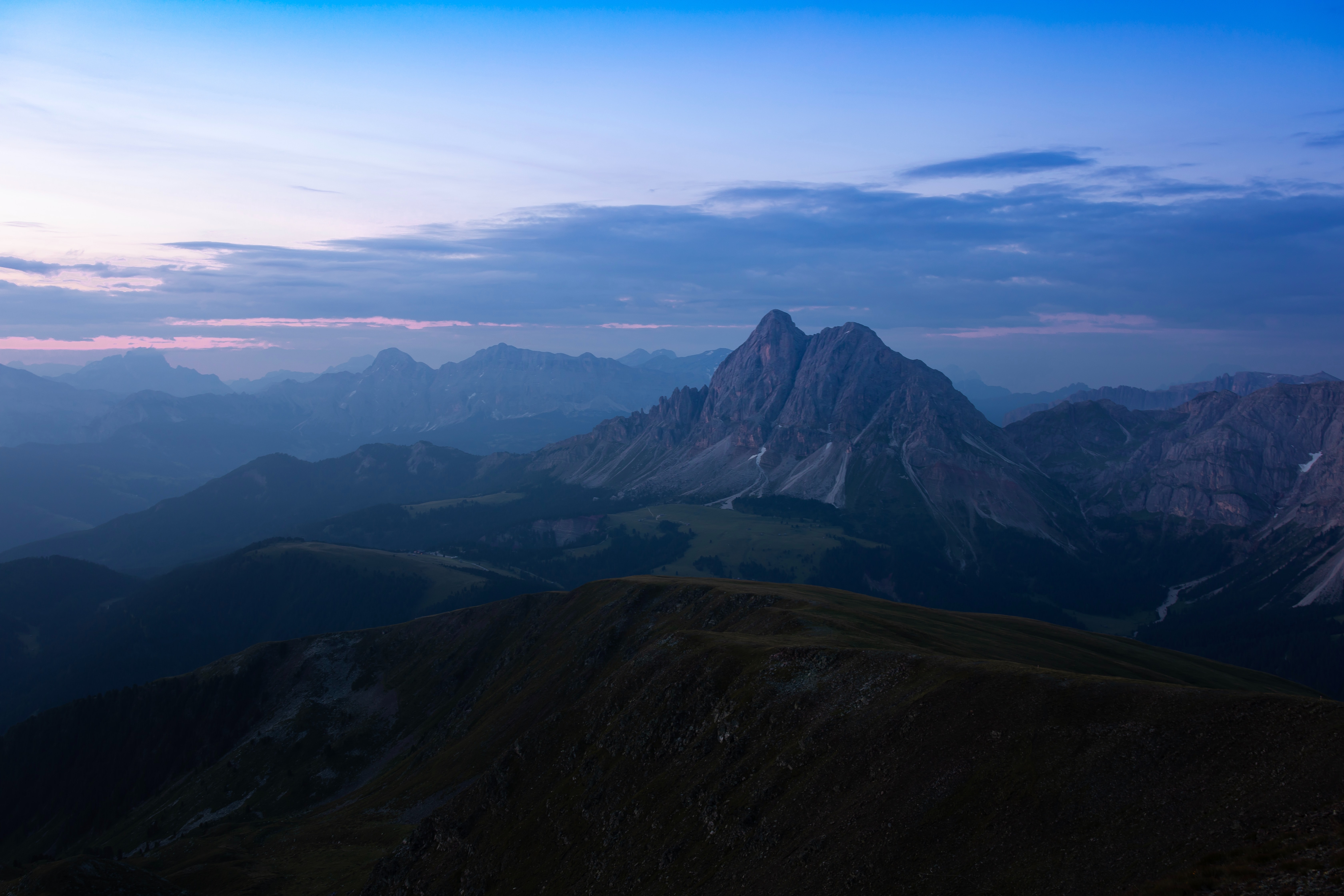 Laden Sie das Nebel, Dämmerung, Twilight, Gebirge, Bergkette, Natur, Mountains, Landschaft-Bild kostenlos auf Ihren PC-Desktop herunter