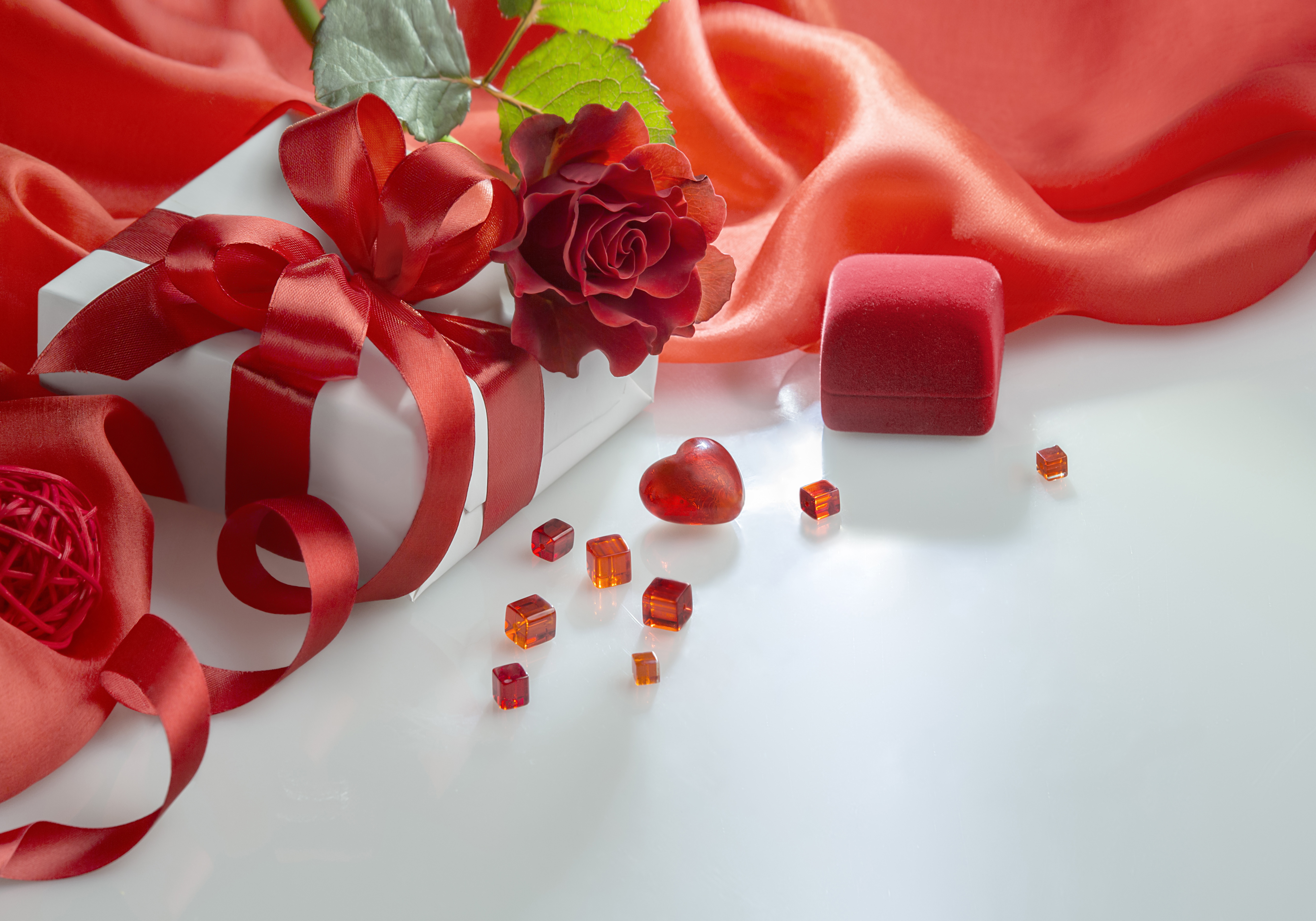 Завантажити шпалери безкоштовно День Святого Валентина, Роза, Свято, Кохання, Подарунок, Червона Квітка картинка на робочий стіл ПК
