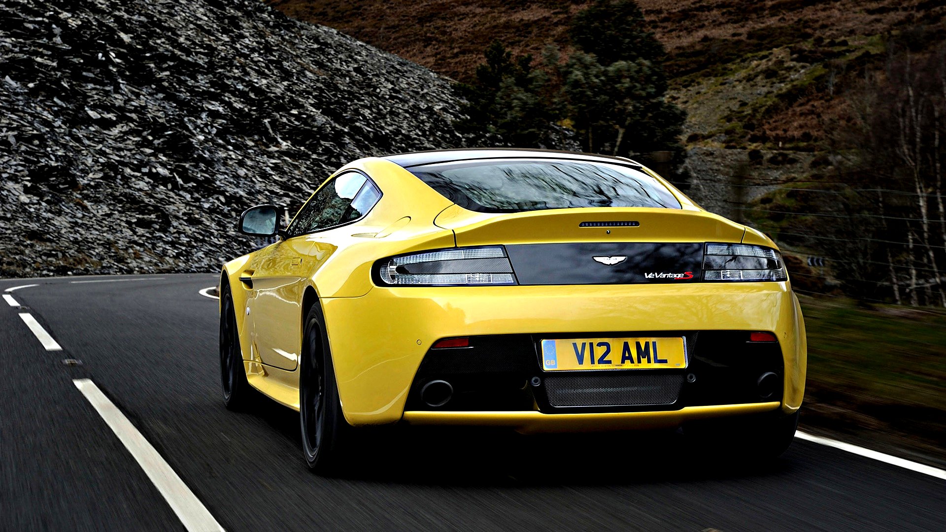 Baixe gratuitamente a imagem Aston Martin, Veículos, Aston Martin V12 Vantage na área de trabalho do seu PC