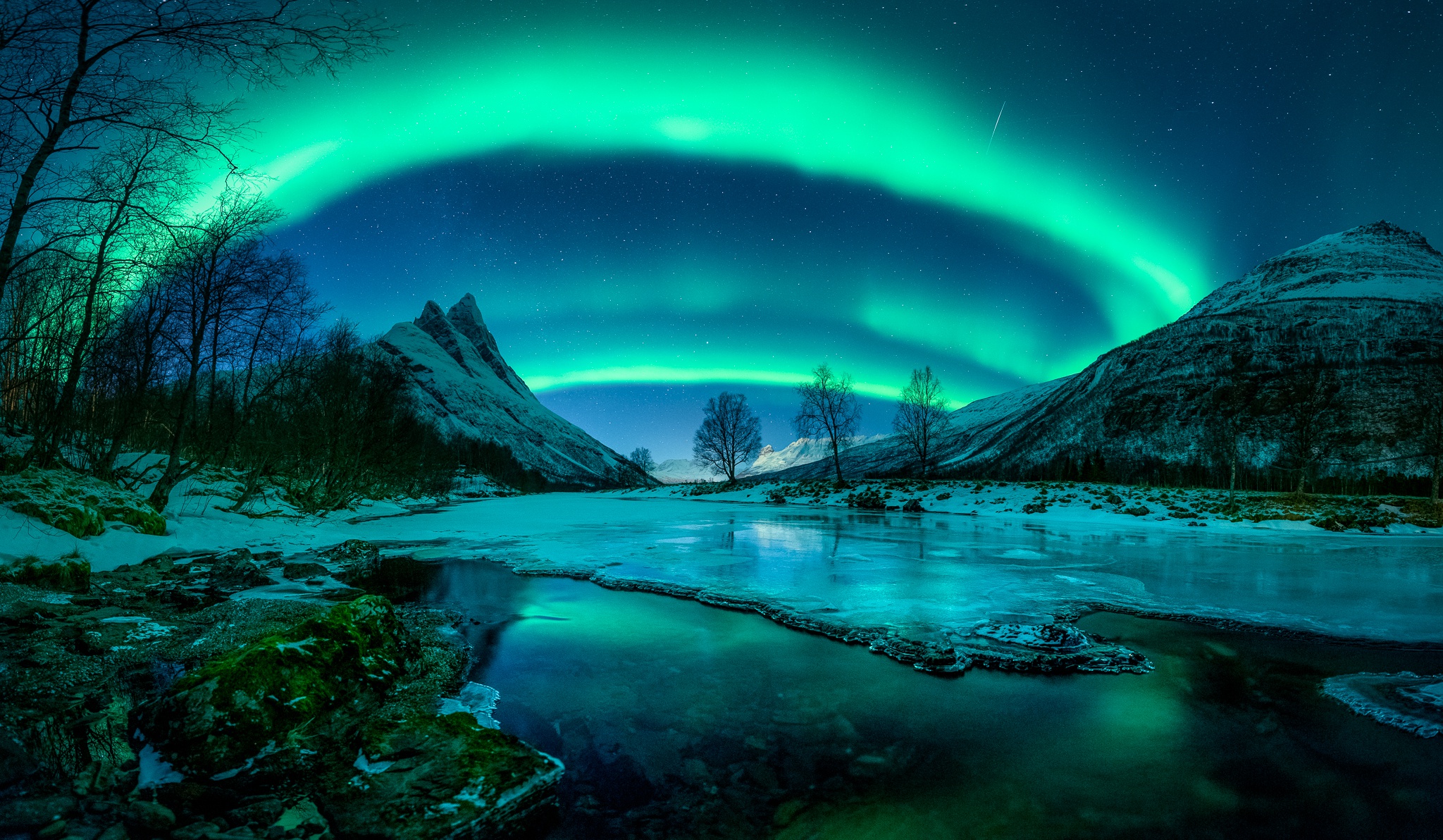 Free download wallpaper Landscape, Winter, Sky, Ice, Mountain, Earth, Aurora Borealis on your PC desktop