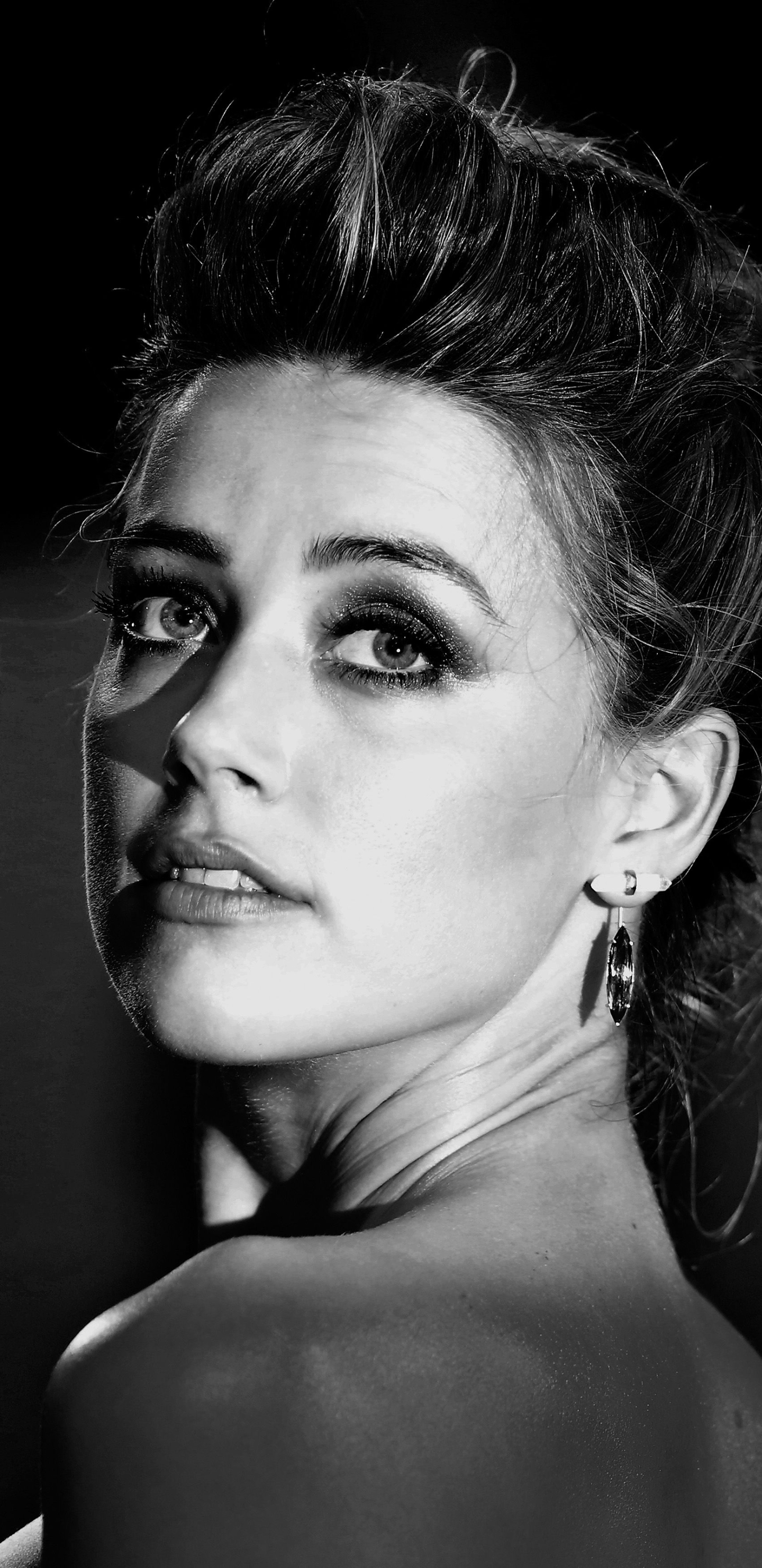 Download mobile wallpaper Monochrome, Celebrity, Amber Heard for free.