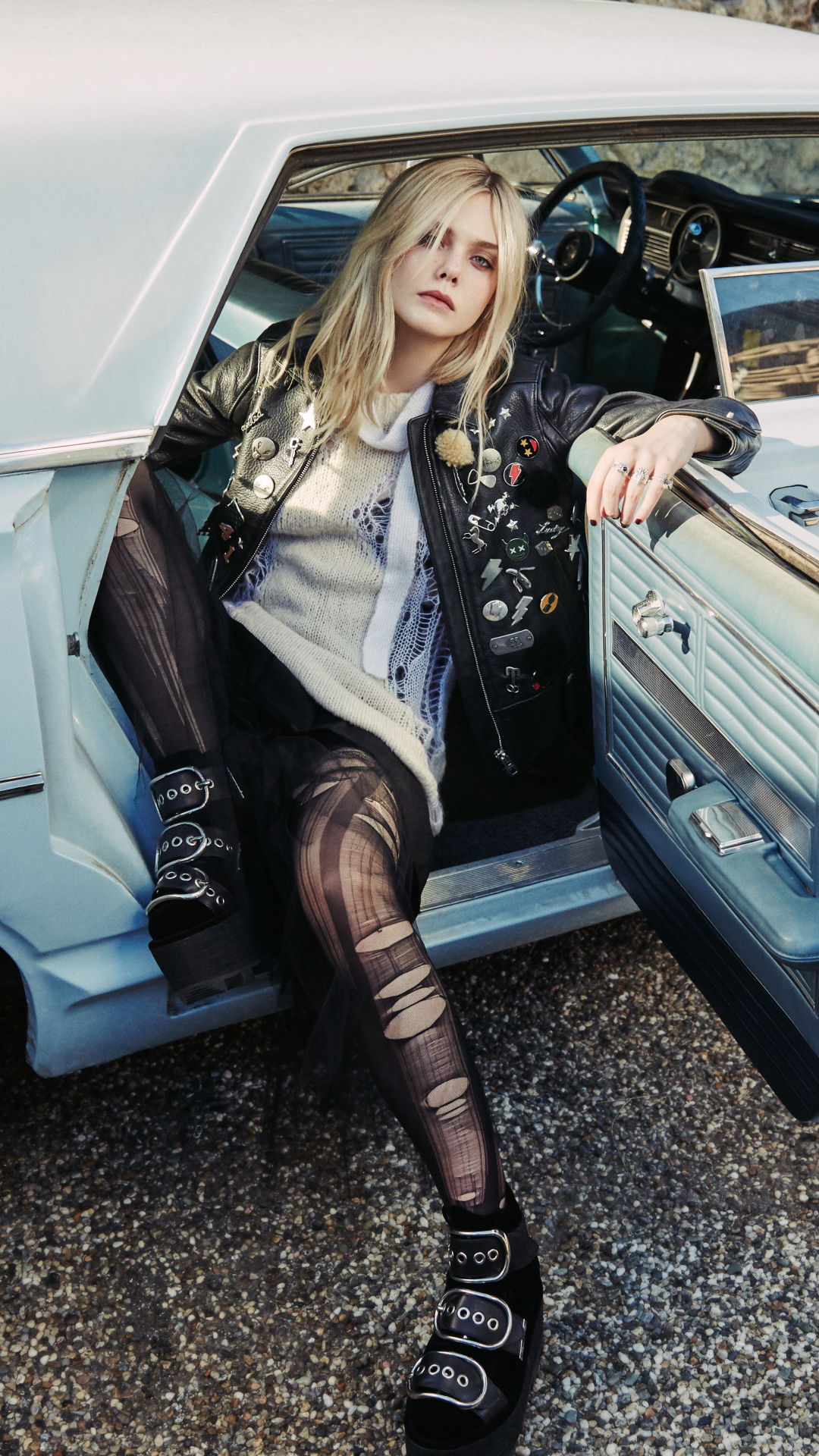 Download mobile wallpaper Car, Blonde, American, Celebrity, Actress, Elle Fanning for free.