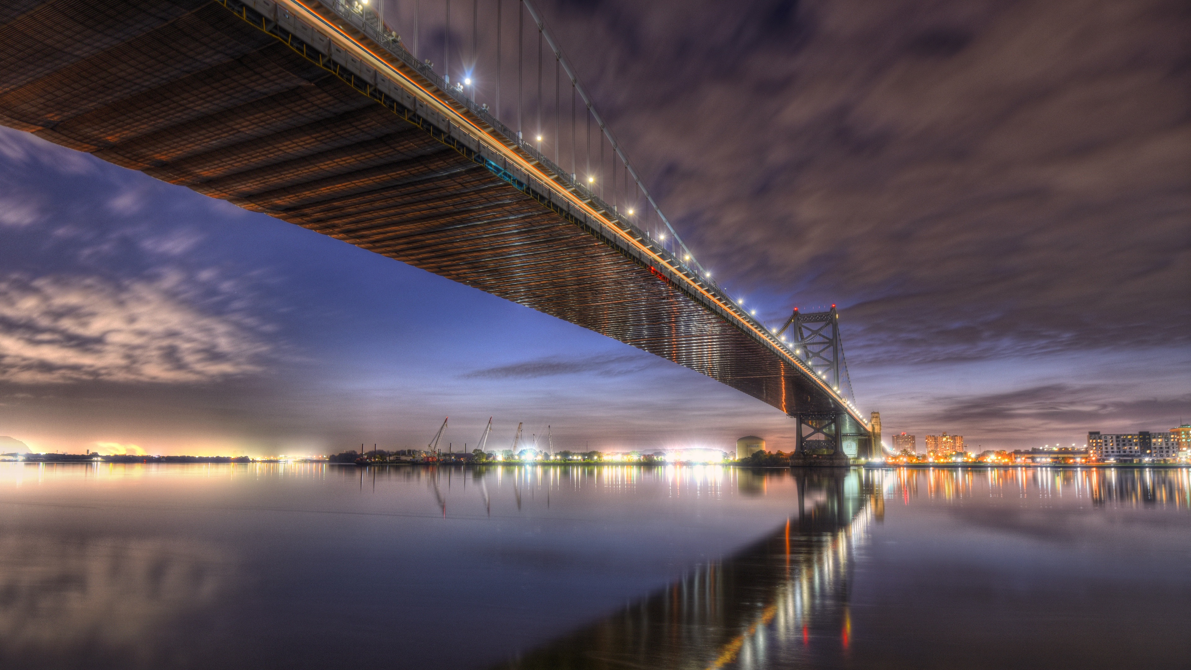 Популярні заставки і фони Міст Бенджаміна Франкліна на комп'ютер