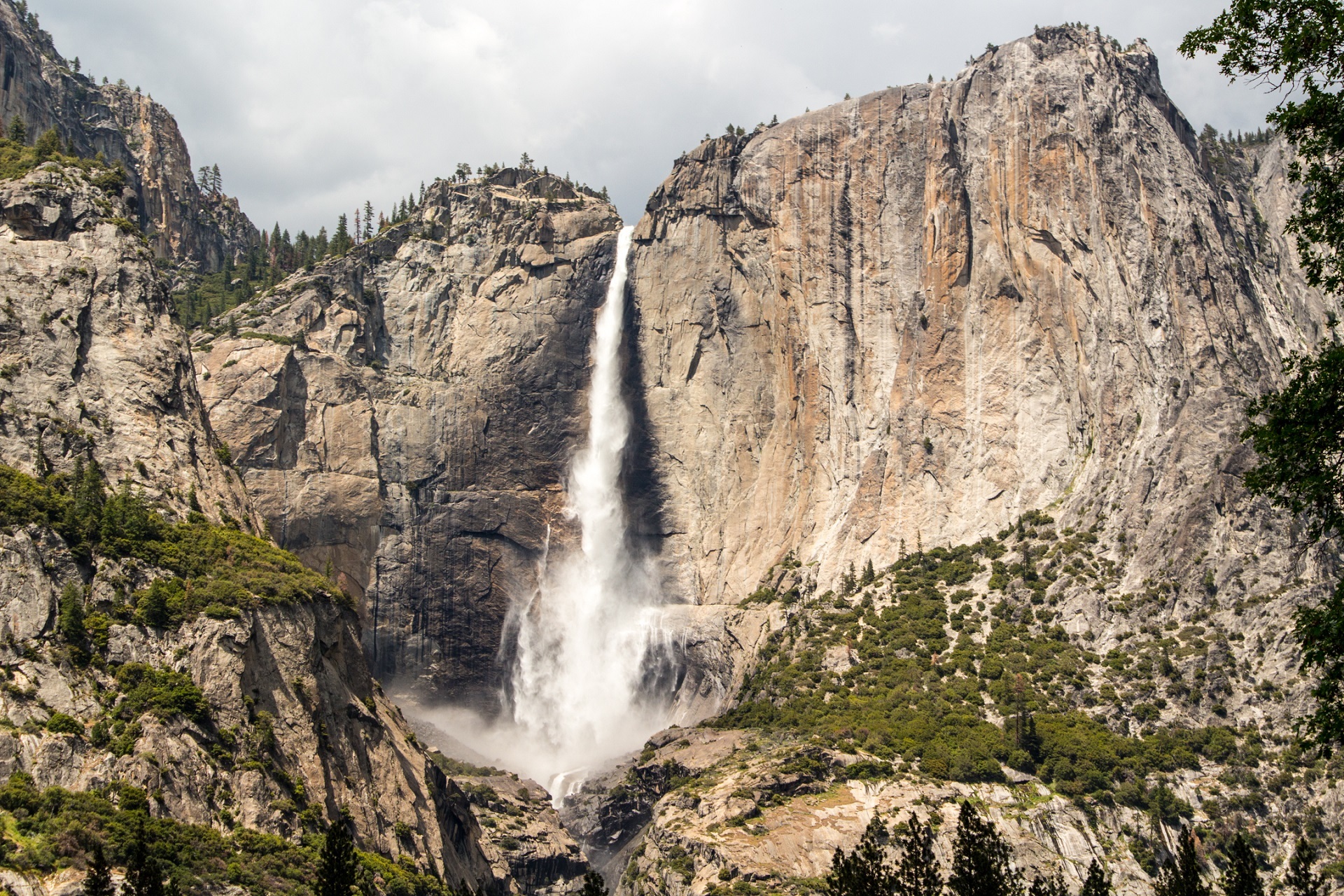 Free download wallpaper Nature, Waterfalls, Usa, Mountain, Waterfall, Earth, Cliff, Yosemite National Park on your PC desktop