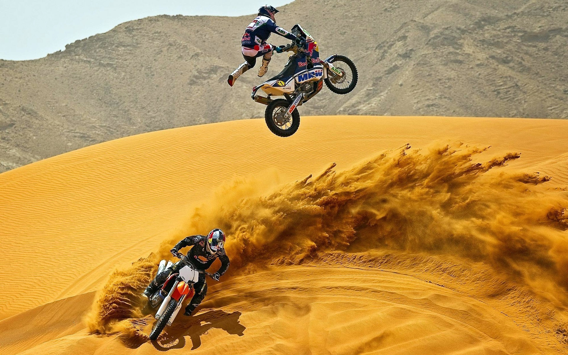 22178 Hintergrundbild herunterladen motocross, sport, transport, menschen, motorräder, wüste, gelb - Bildschirmschoner und Bilder kostenlos