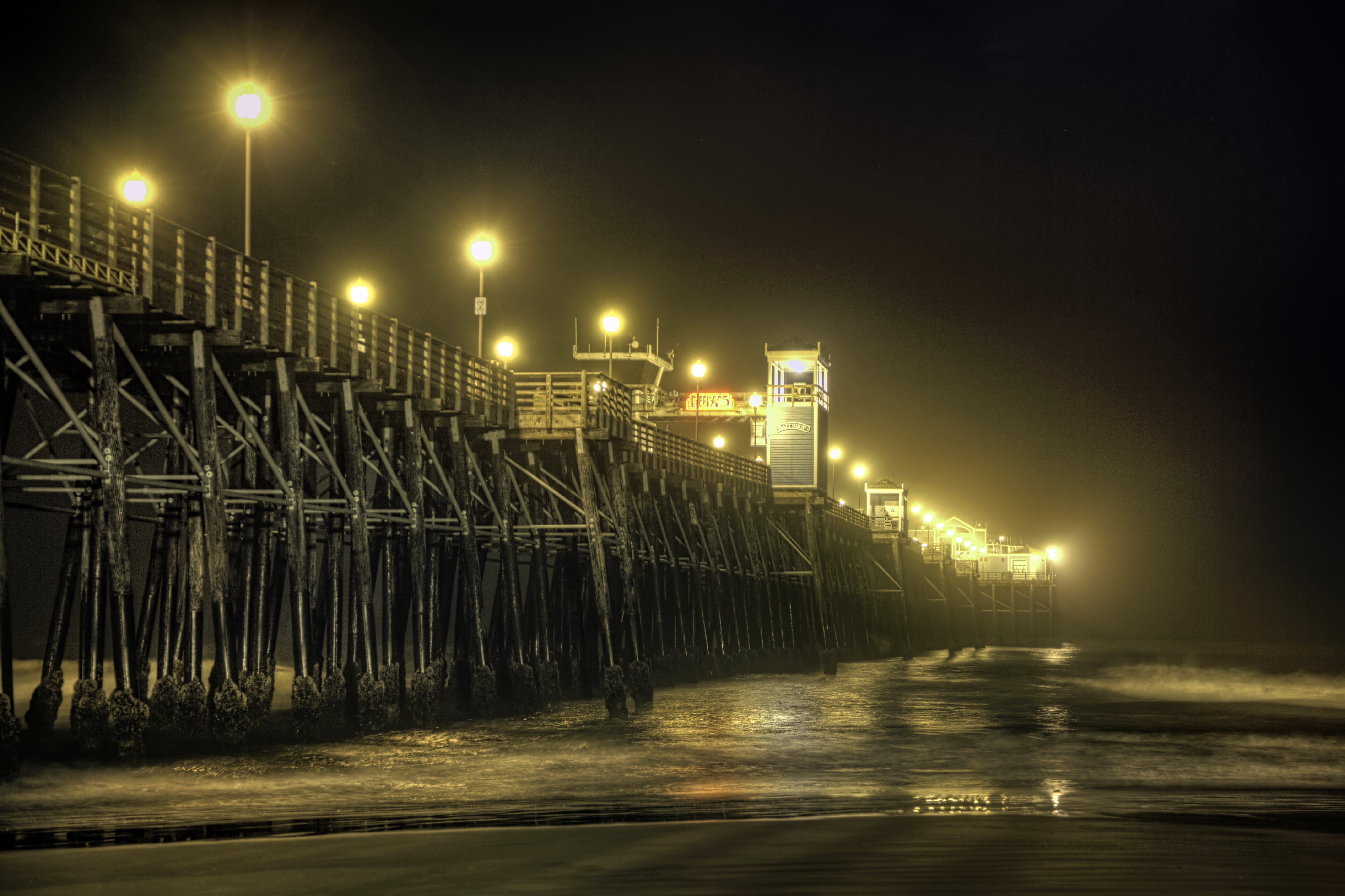 Handy-Wallpaper Strand, Seebrücke, Nebel, Kalifornien, Menschengemacht kostenlos herunterladen.