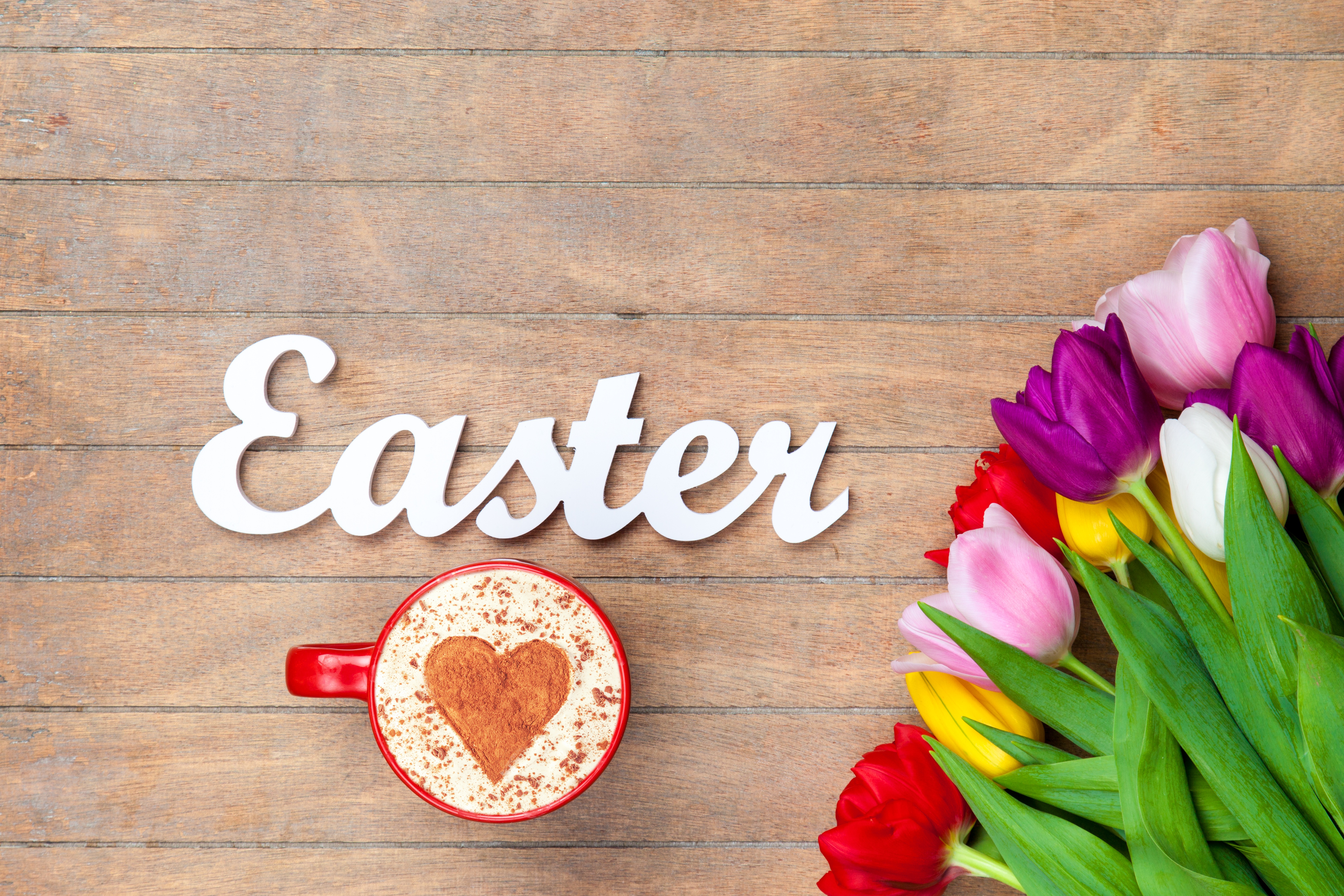 Handy-Wallpaper Feiertage, Ostern, Blume, Tasse, Tulpe, Getränk, Kaffee kostenlos herunterladen.
